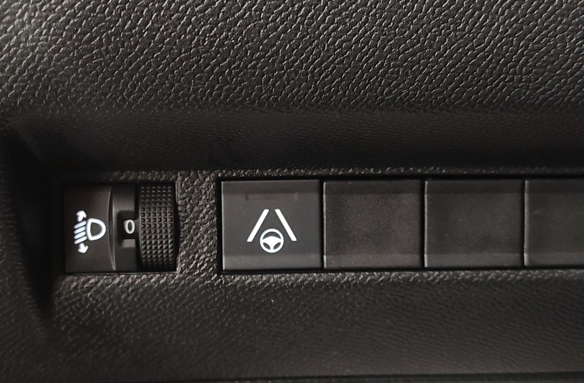 Peugeot 2008 Allure Hybrid eDCS6 - foto 25