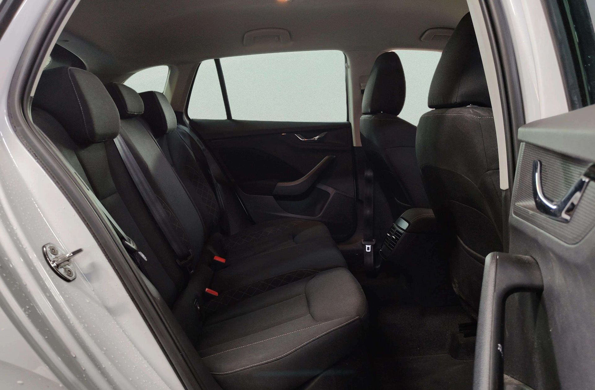 Škoda Scala 1.5 TSI Ambition DSG - foto 21