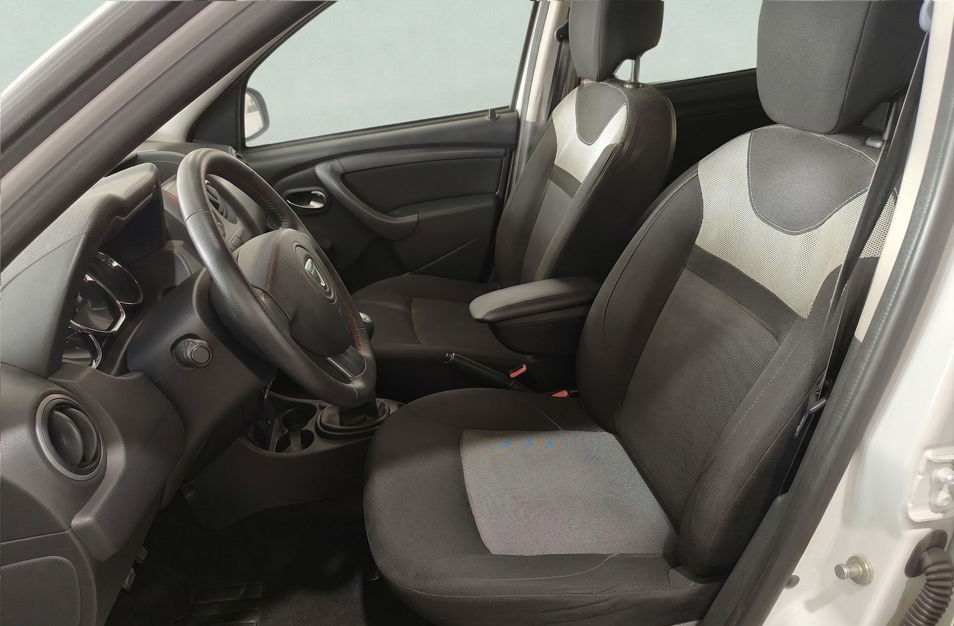 Dacia Duster Laureate dCi - foto 8