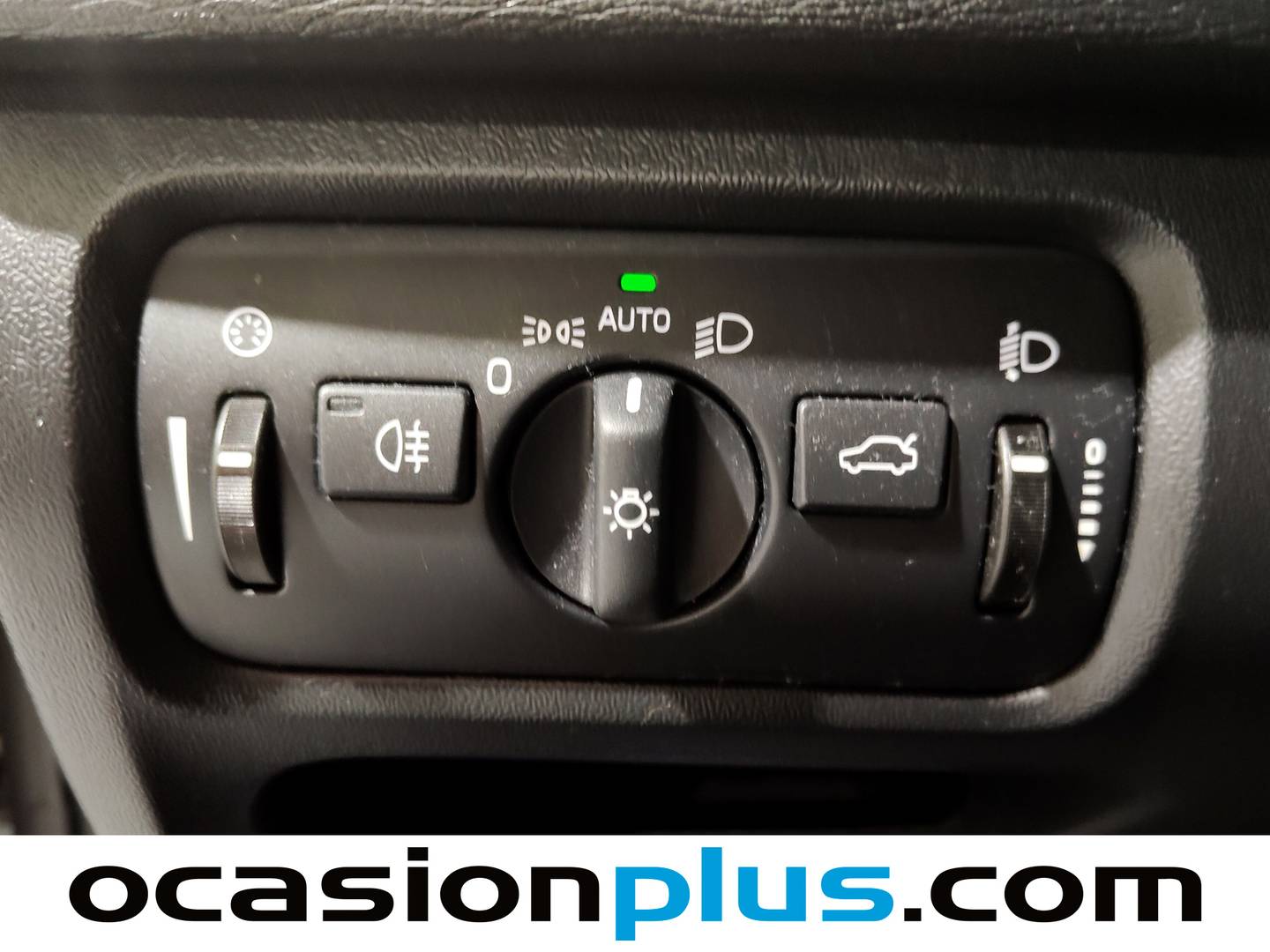 Equipamiento del Volvo V40 Volvo V40 D2 Kinetic Auto (120 CV)