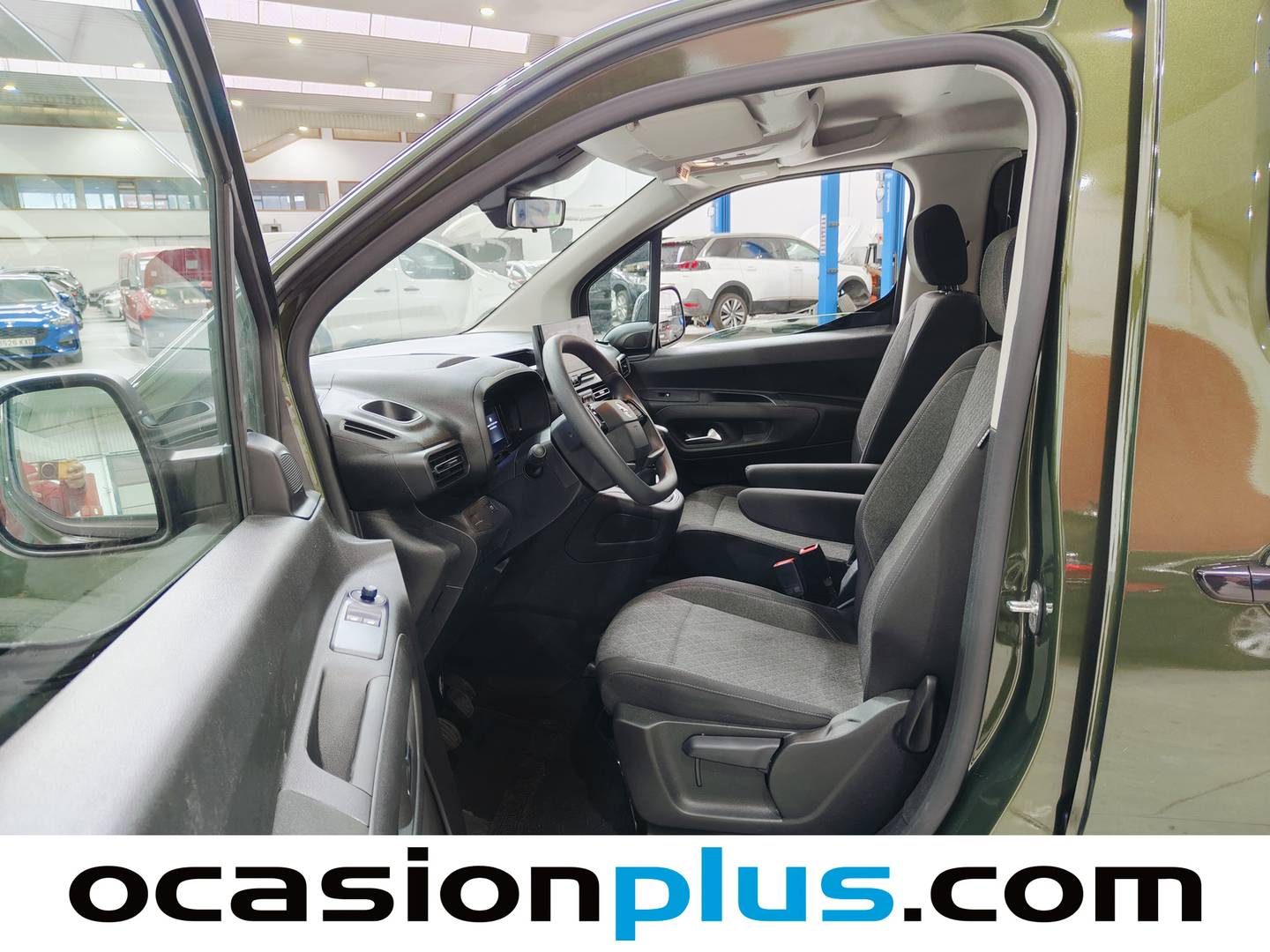 Foto asientos delanteros Opel Combo Opel Combo Combi 1.5 Td S/S Edition (100 CV)