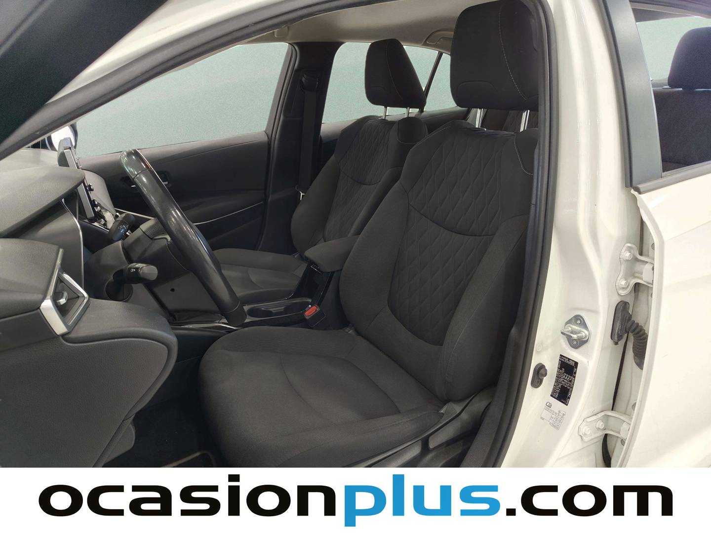 Foto asientos delanteros Toyota Corolla Toyota Corolla 1.8 125 Híbrido Active Tech E-CVT Sedán (122 CV)