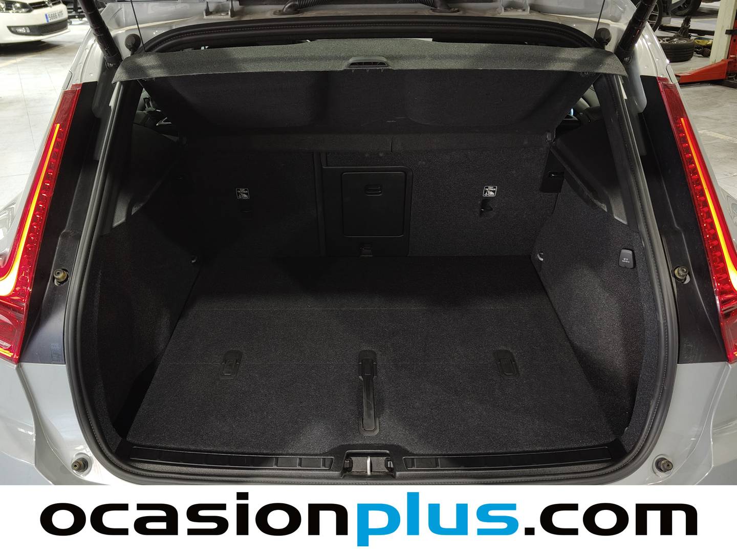 Foto Volvo XC40 Volvo XC40 B3 G Momentum Pro Auto (163 CV)