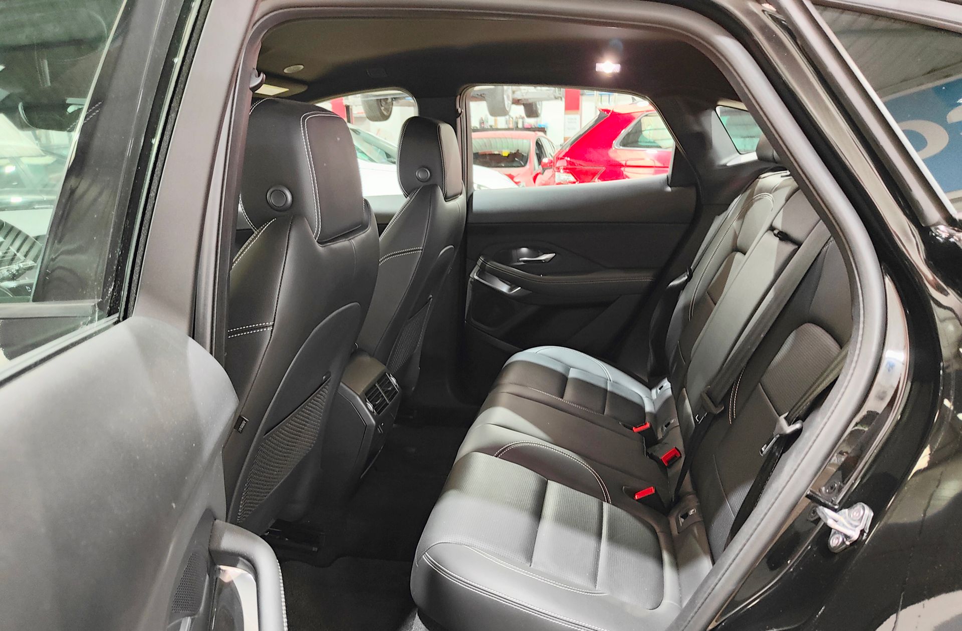 Jaguar E-Pace 2.0D MHEV R-Dynamic S 4WD - foto 14