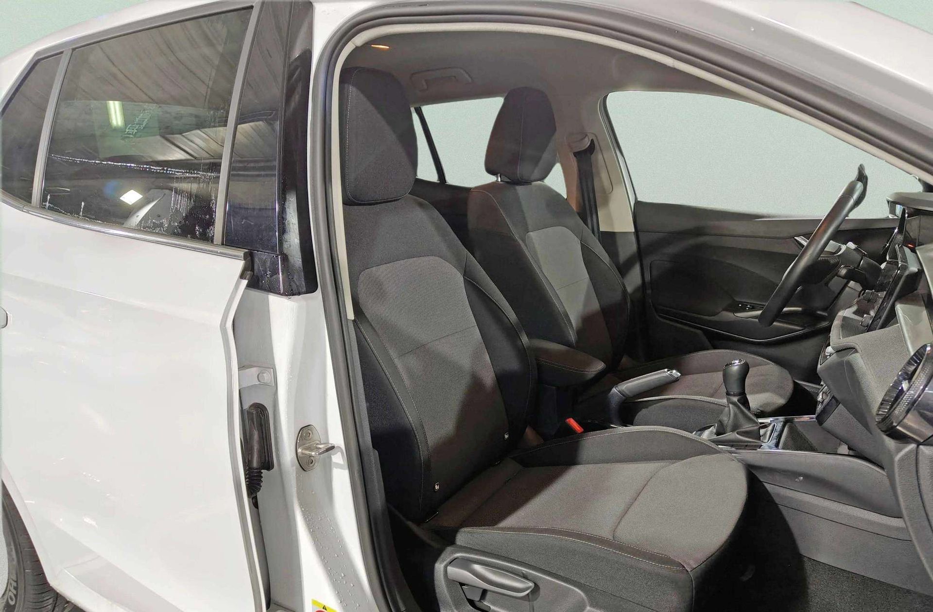 Škoda Fabia 1.0 TSI Selection - foto 14