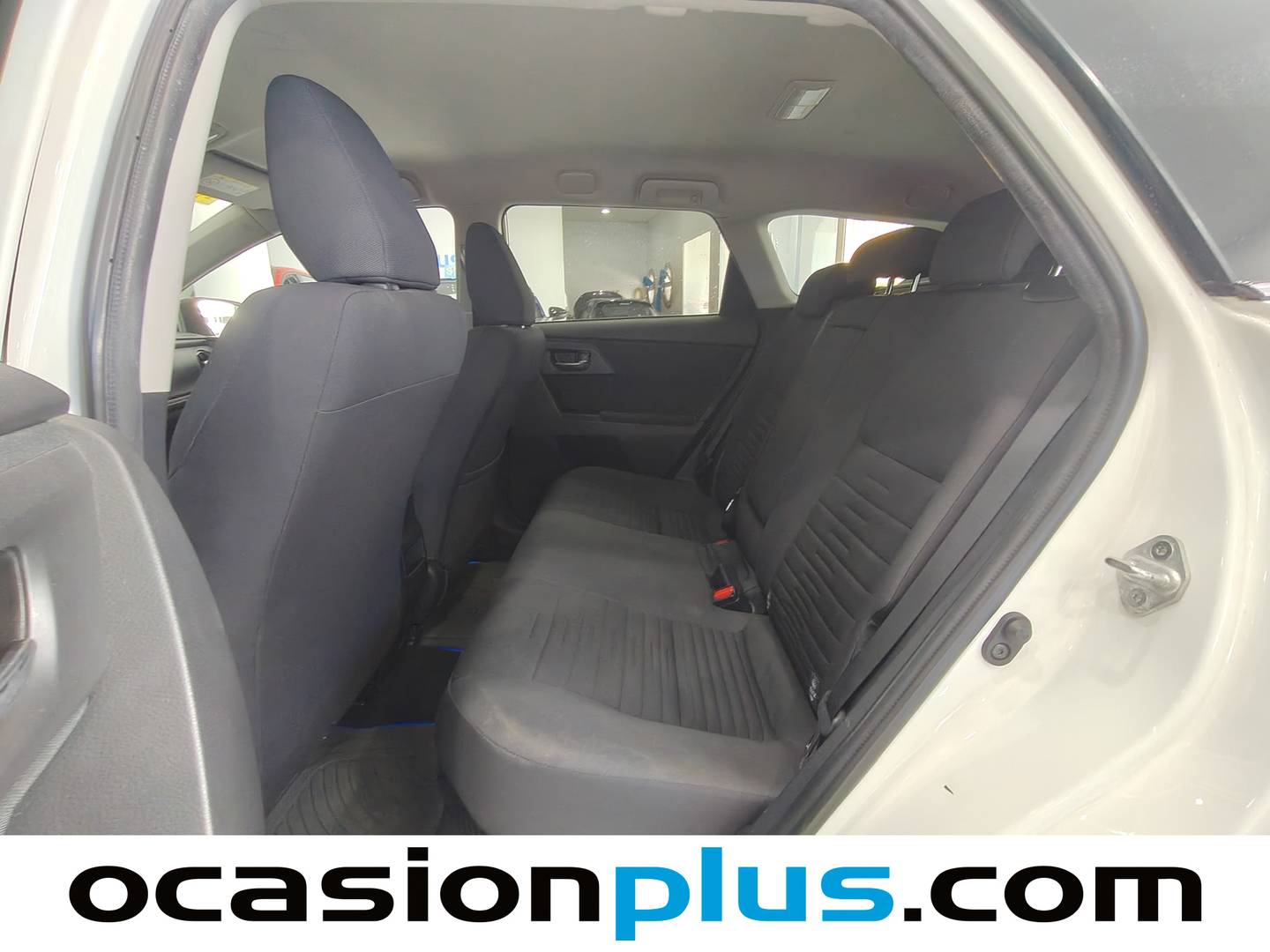 Foto asientos traseros Toyota Auris Toyota Auris 140H Touring Sports Active (136 CV) GLP