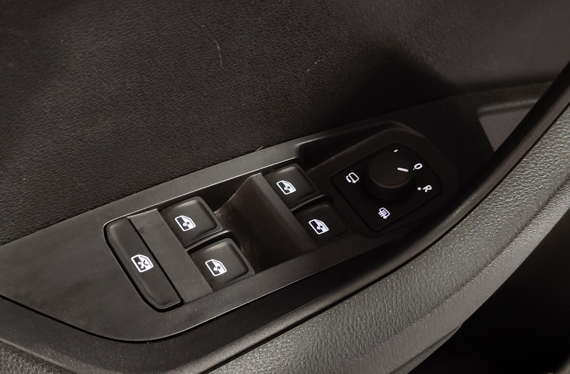 Škoda Karoq 2.0 TDI Selection - foto 34