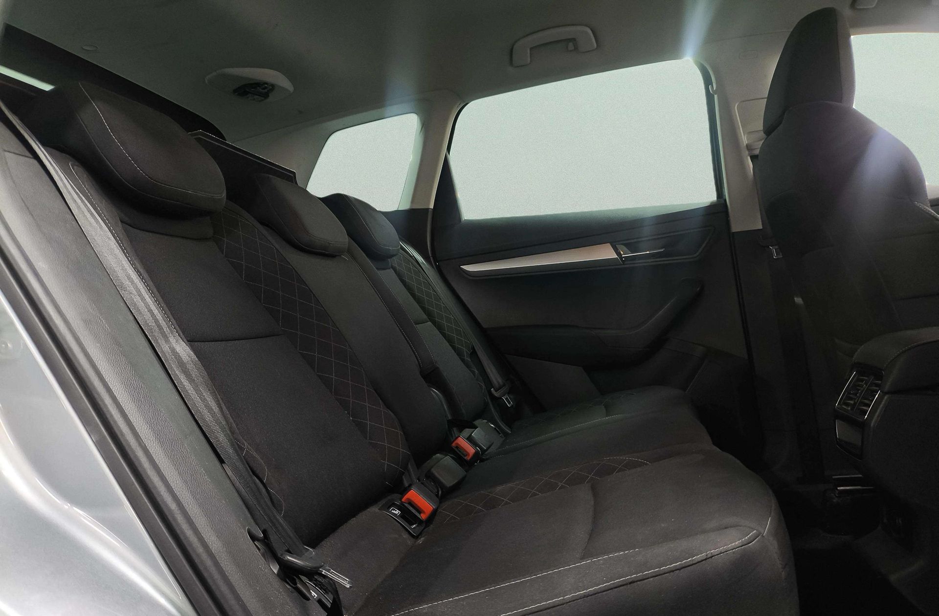 Škoda Karoq 1.6 TDI Ambition - foto 18