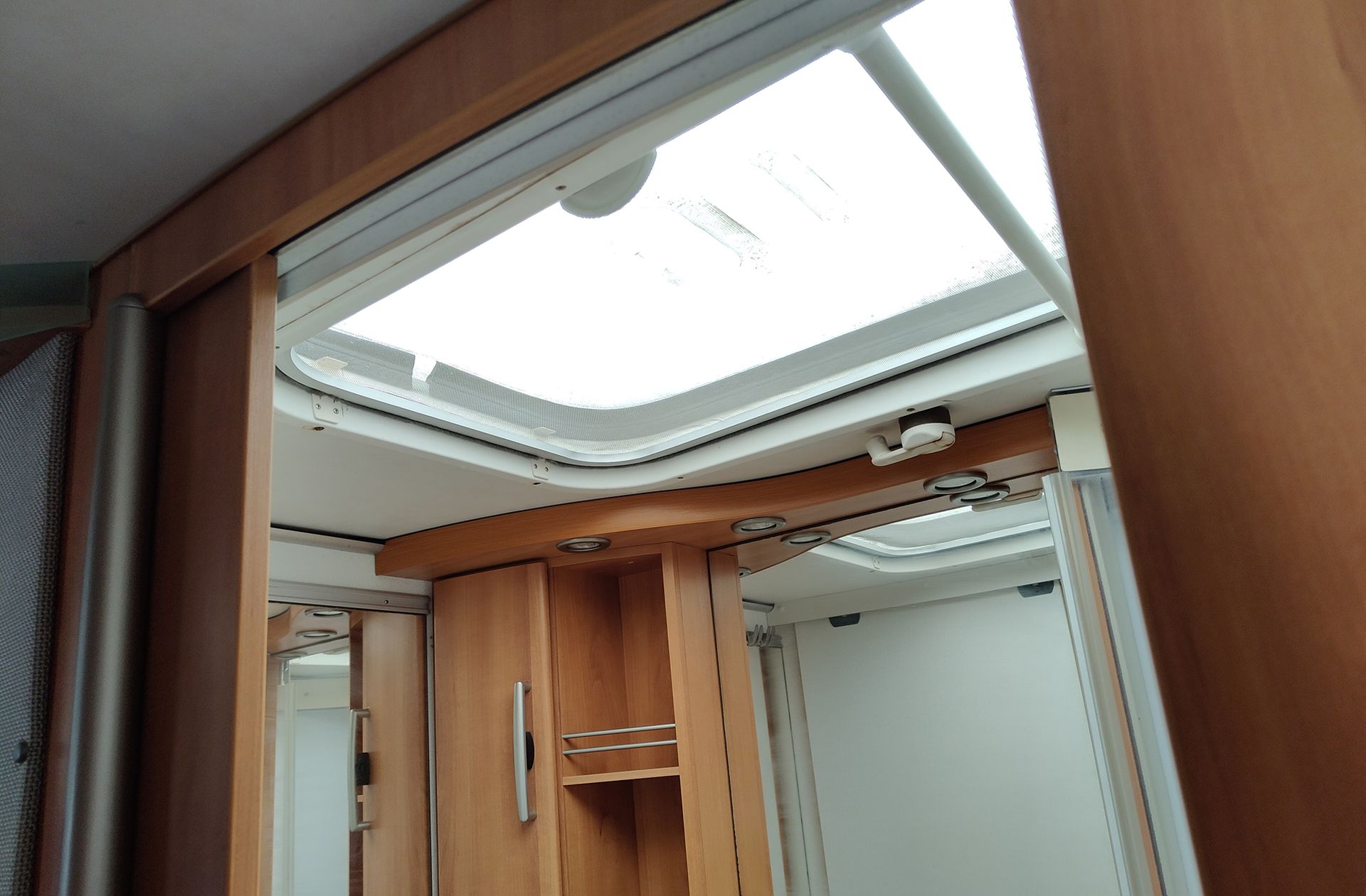 Hymer B 694 2.8D 4 plazas - foto 17
