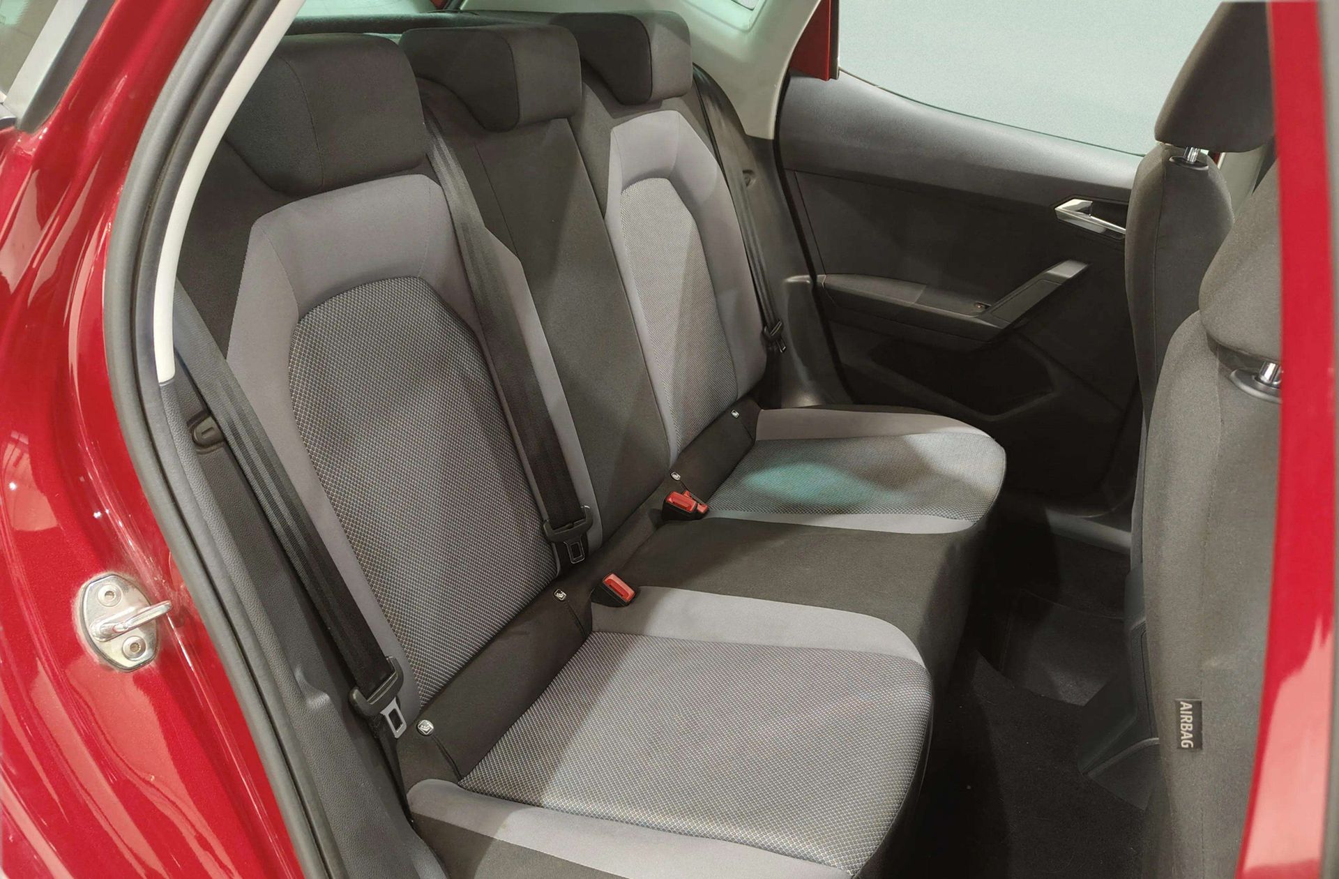 SEAT Arona 1.6 TDI Ecomotive Style - foto 17