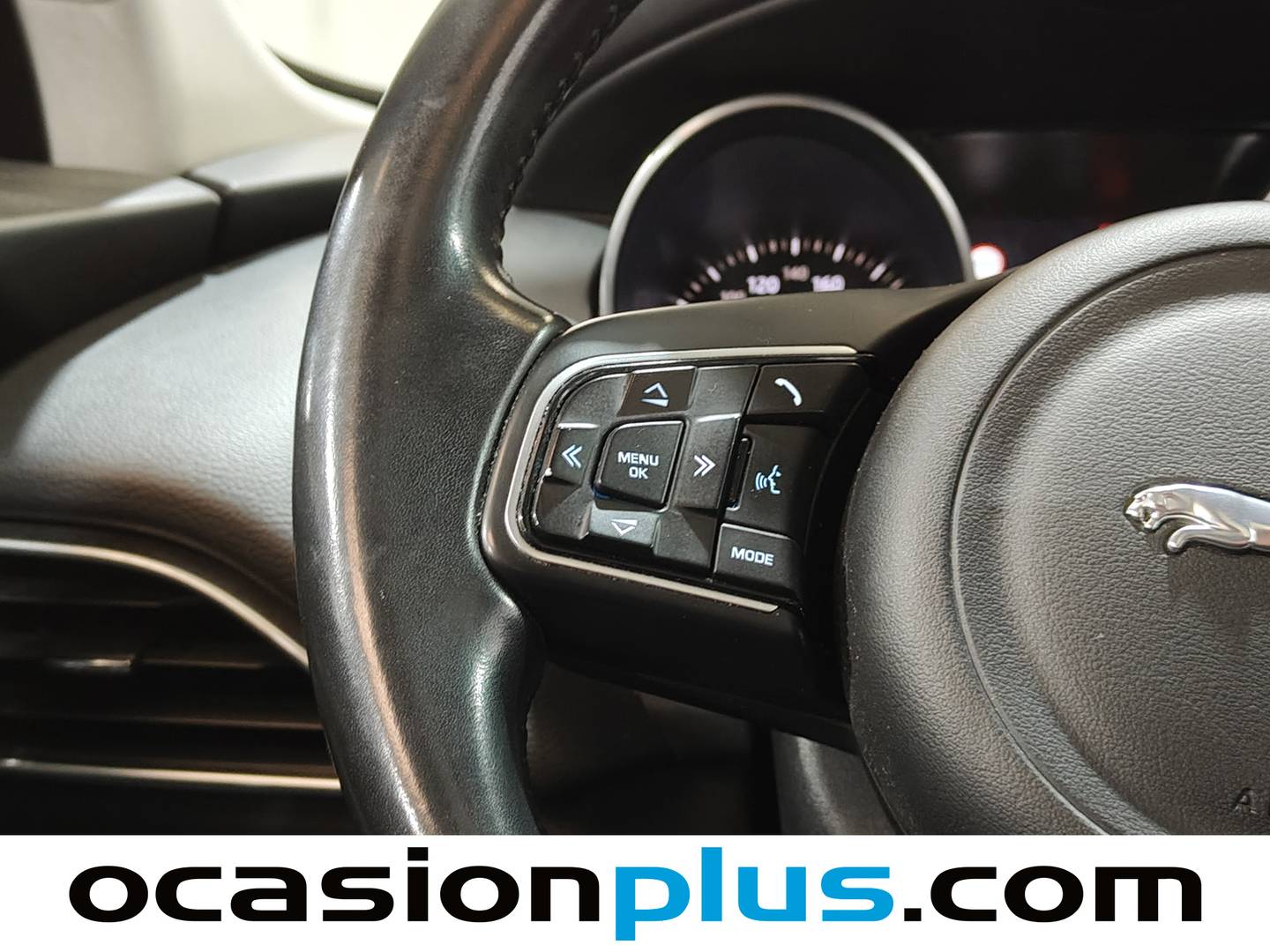 Foto Jaguar F-Pace Jaguar F-PACE 2.0L i4D Pure AWD (180 CV)