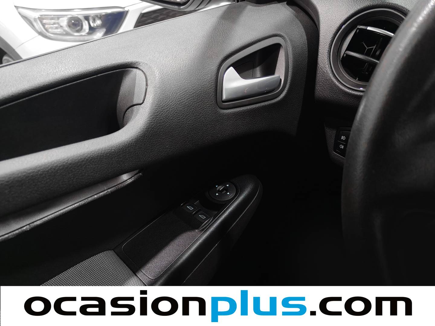 Accesorios del Ford Tourneo Courier Ford Tourneo Courier 1.5 TDCi Titanium (95 CV)