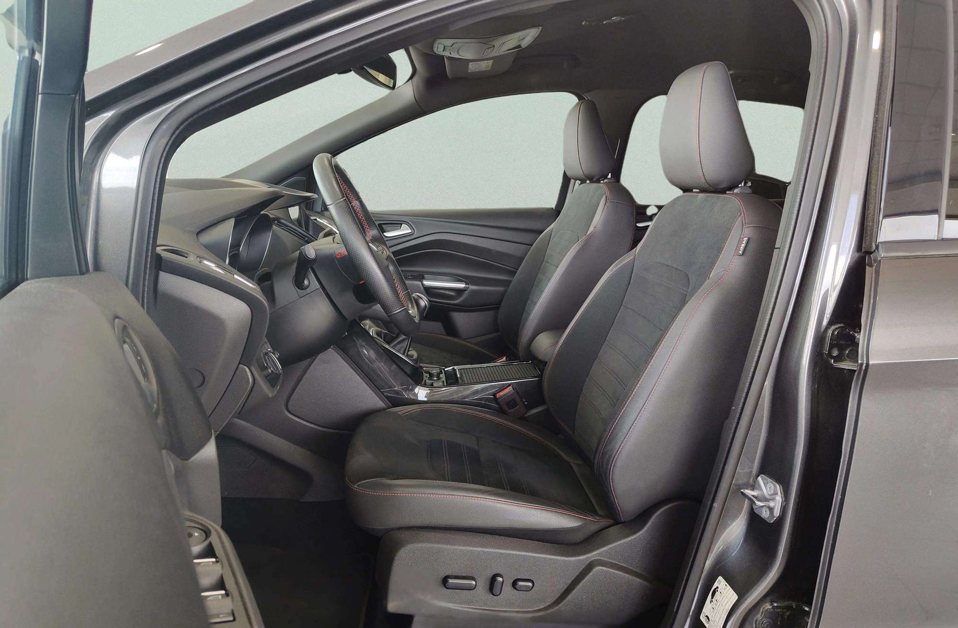 Ford Kuga 1.5 EcoBoost ST-Line Limited Edition 4x2 - foto 16