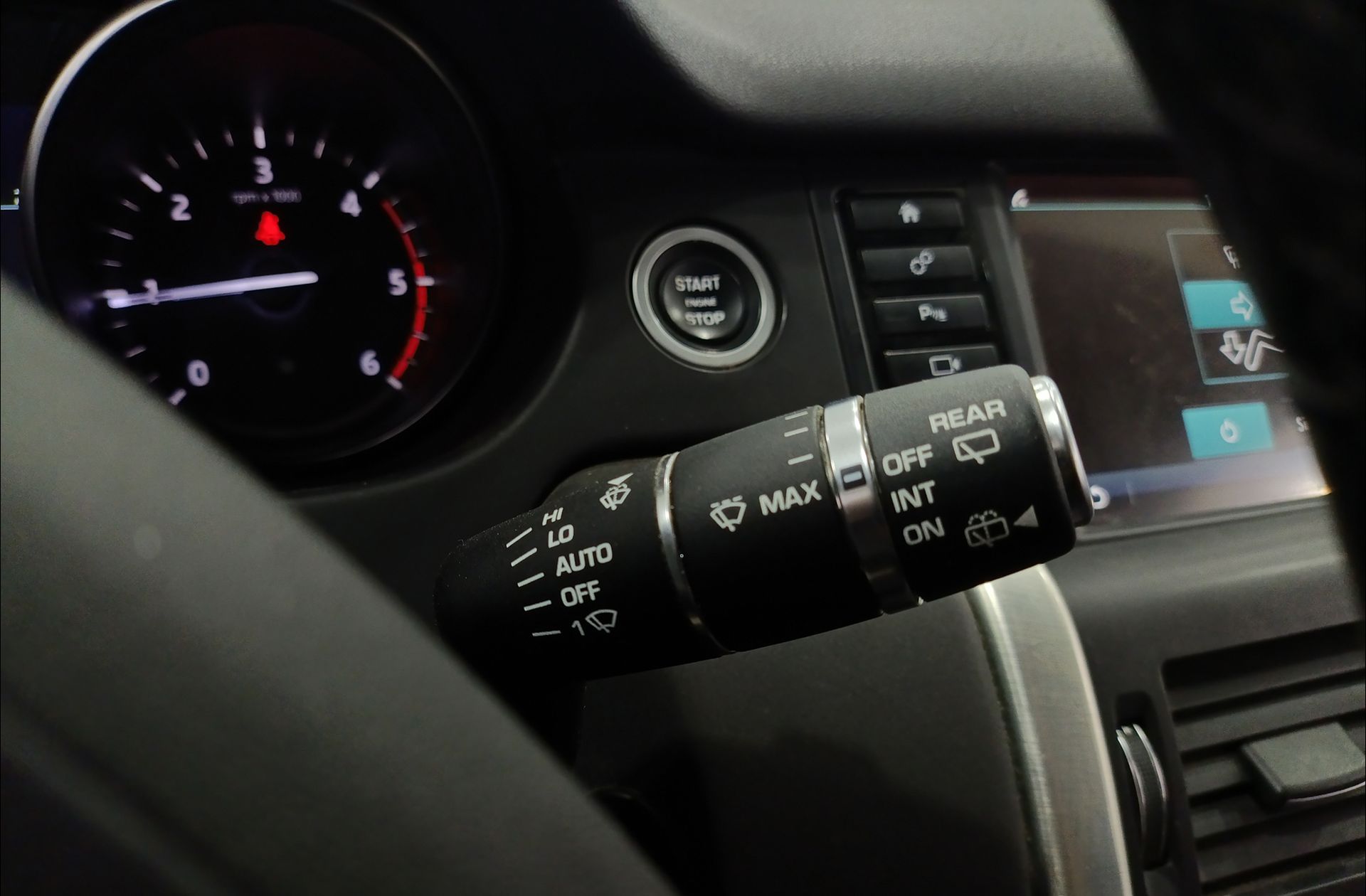 Land Rover Discovery Sport 2.0L TD4 SE 4x4 - foto 27