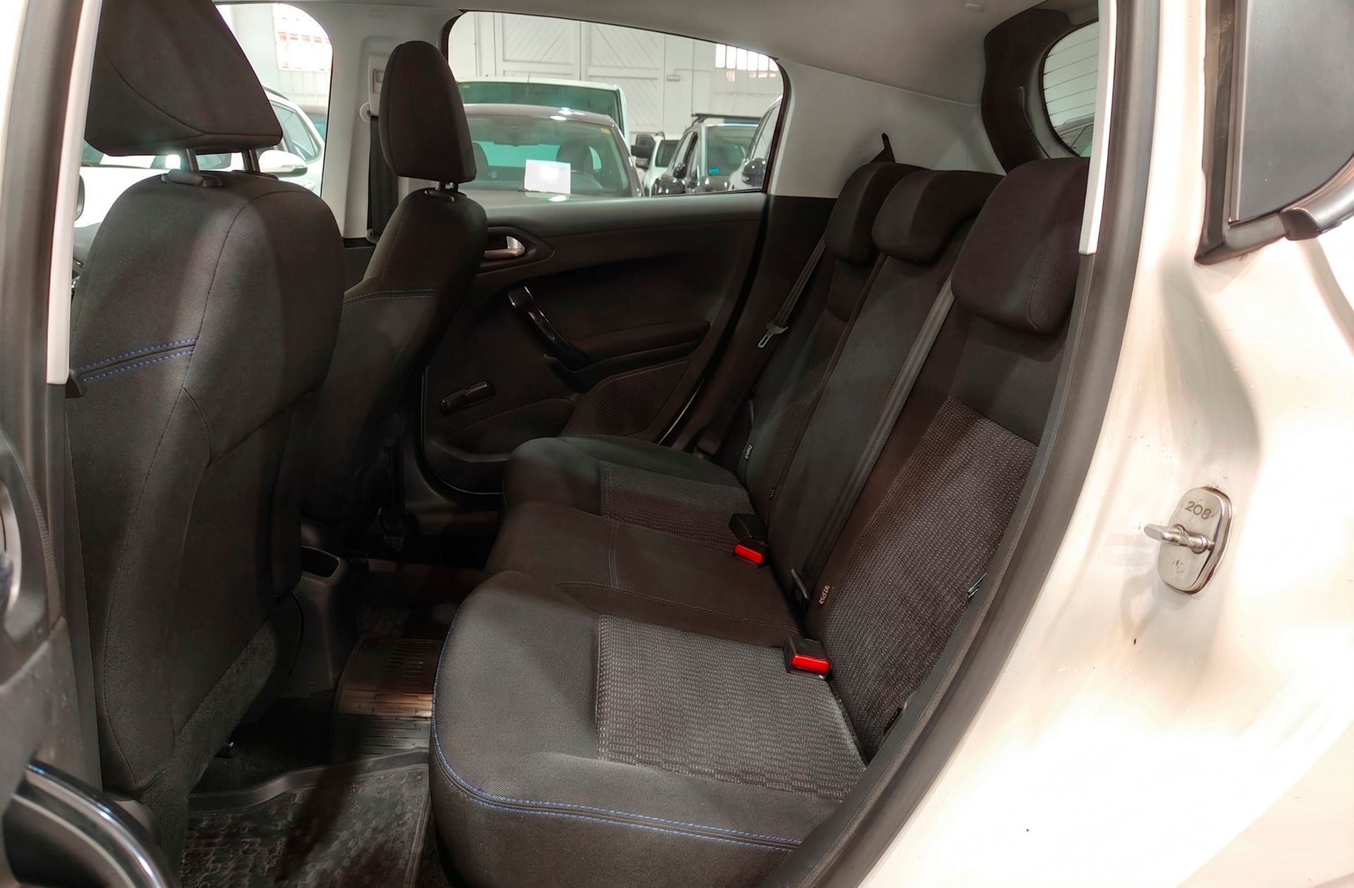Peugeot 208 1.2 PureTech Signature - foto 12