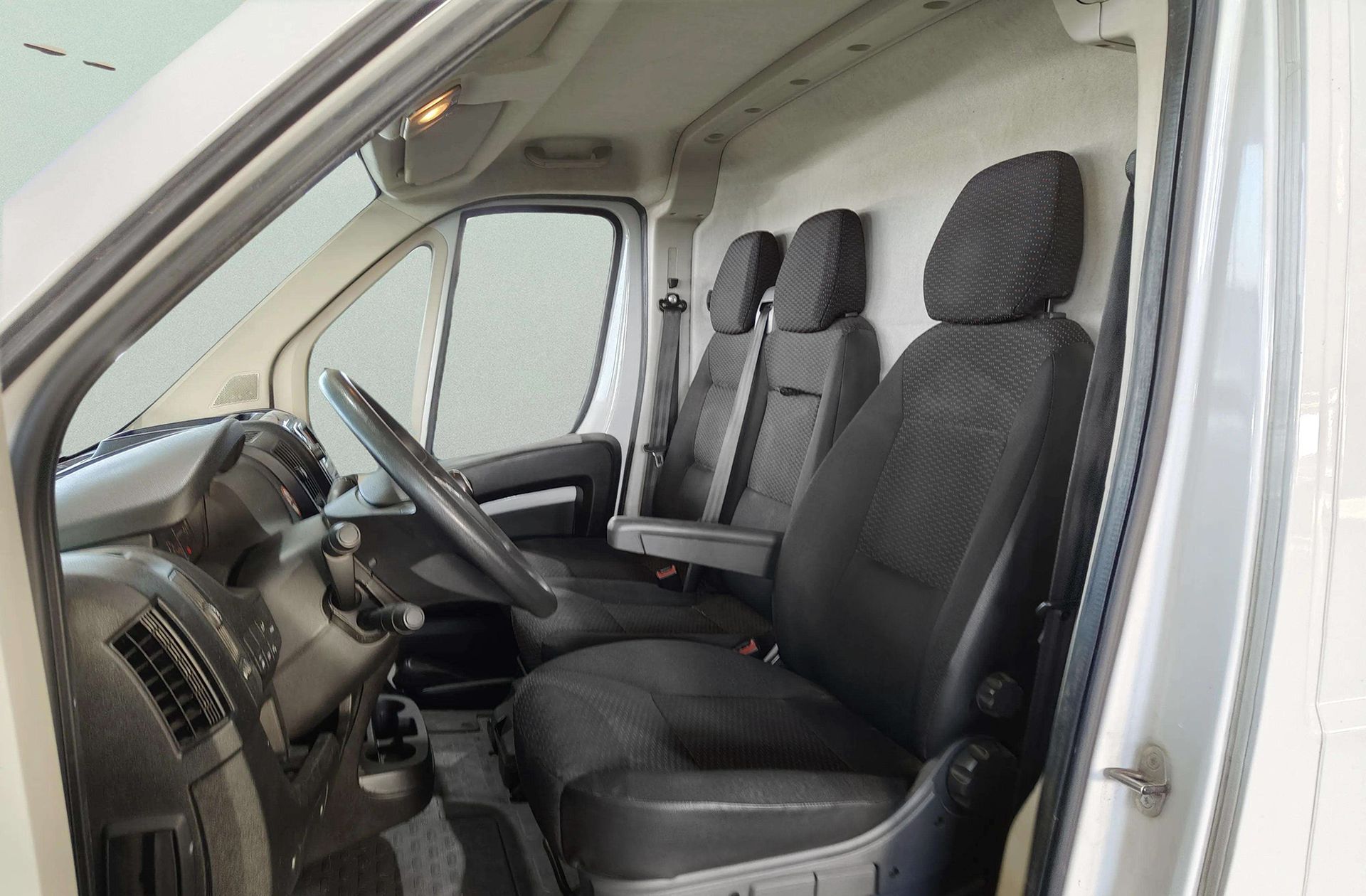 Opel Movano Furgon 2.2 BlueHDi Base L3H2 3.5T - foto 8