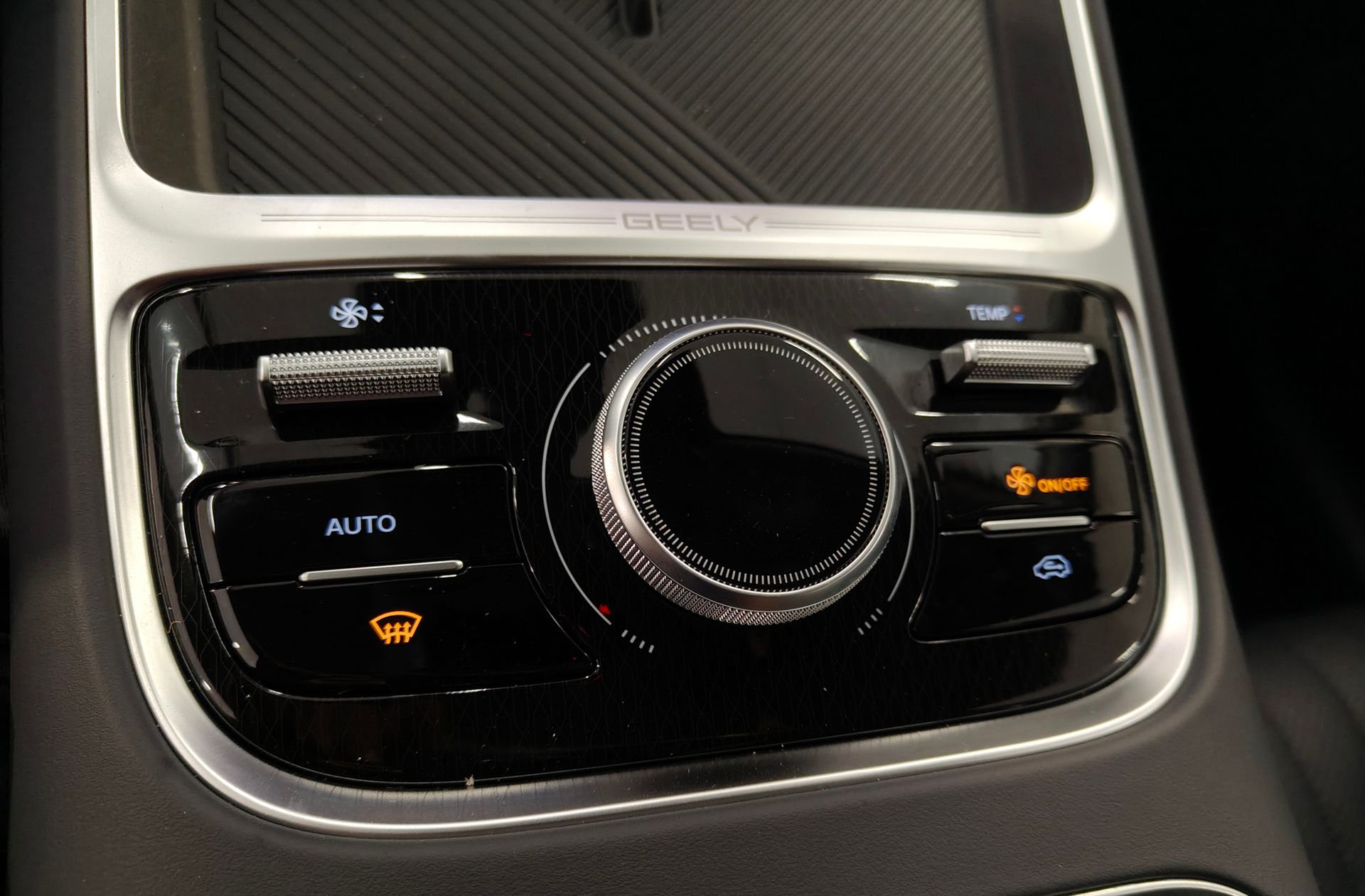 Geely Starray EM-i 1.5 PHEV Pro - foto 28