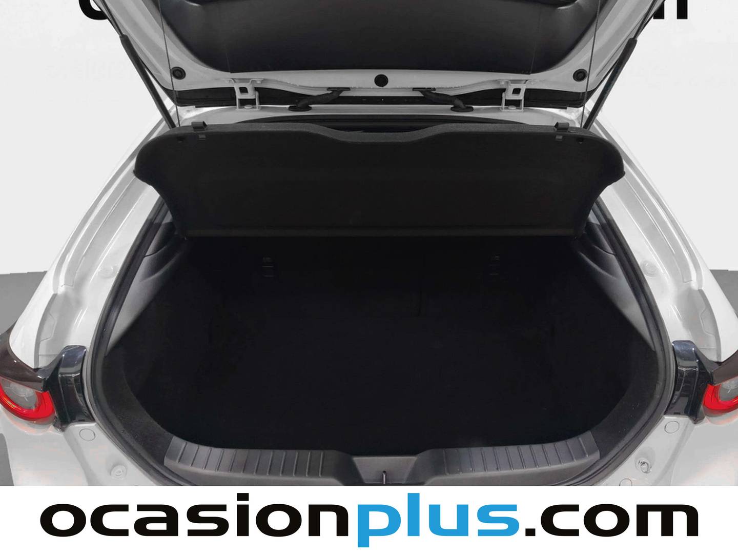 Fotos maletero Mazda Mazda3 Mazda Mazda 3 2.5L E-SKY G MHEV Centre-line (140 CV)