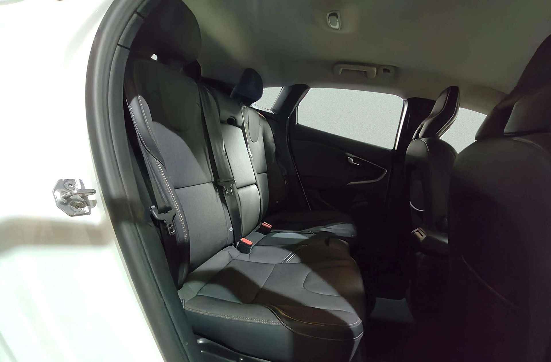 Volvo V40 D2 Cross Country - foto 15