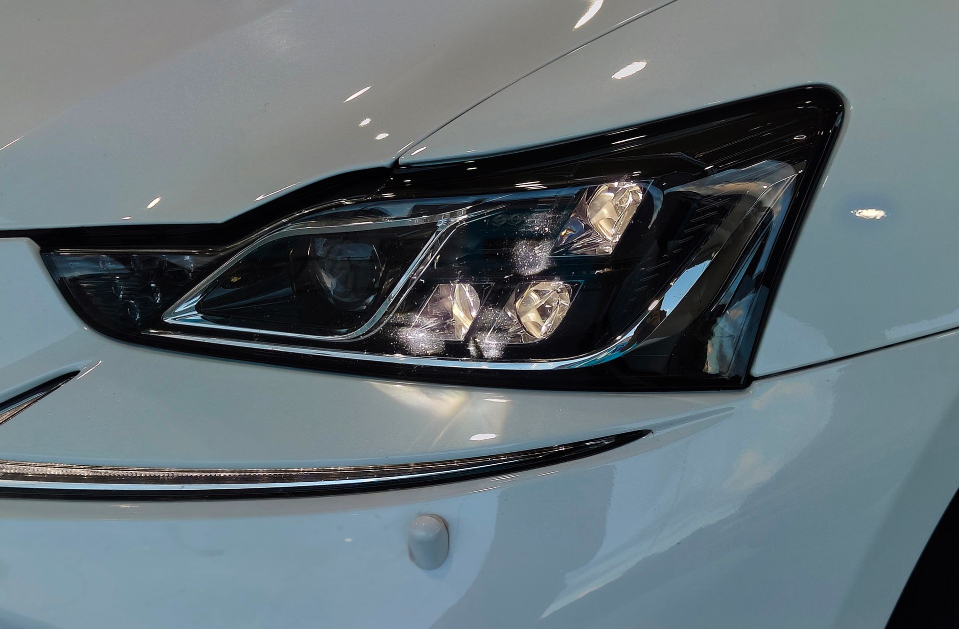 Lexus IS 300h F-Sport - foto 20