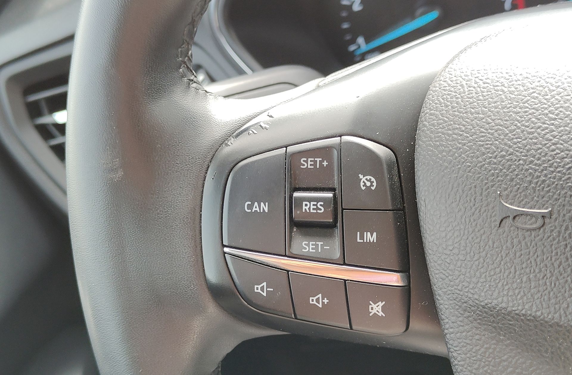 Ford Focus 1.0 EcoBoost Active - foto 23