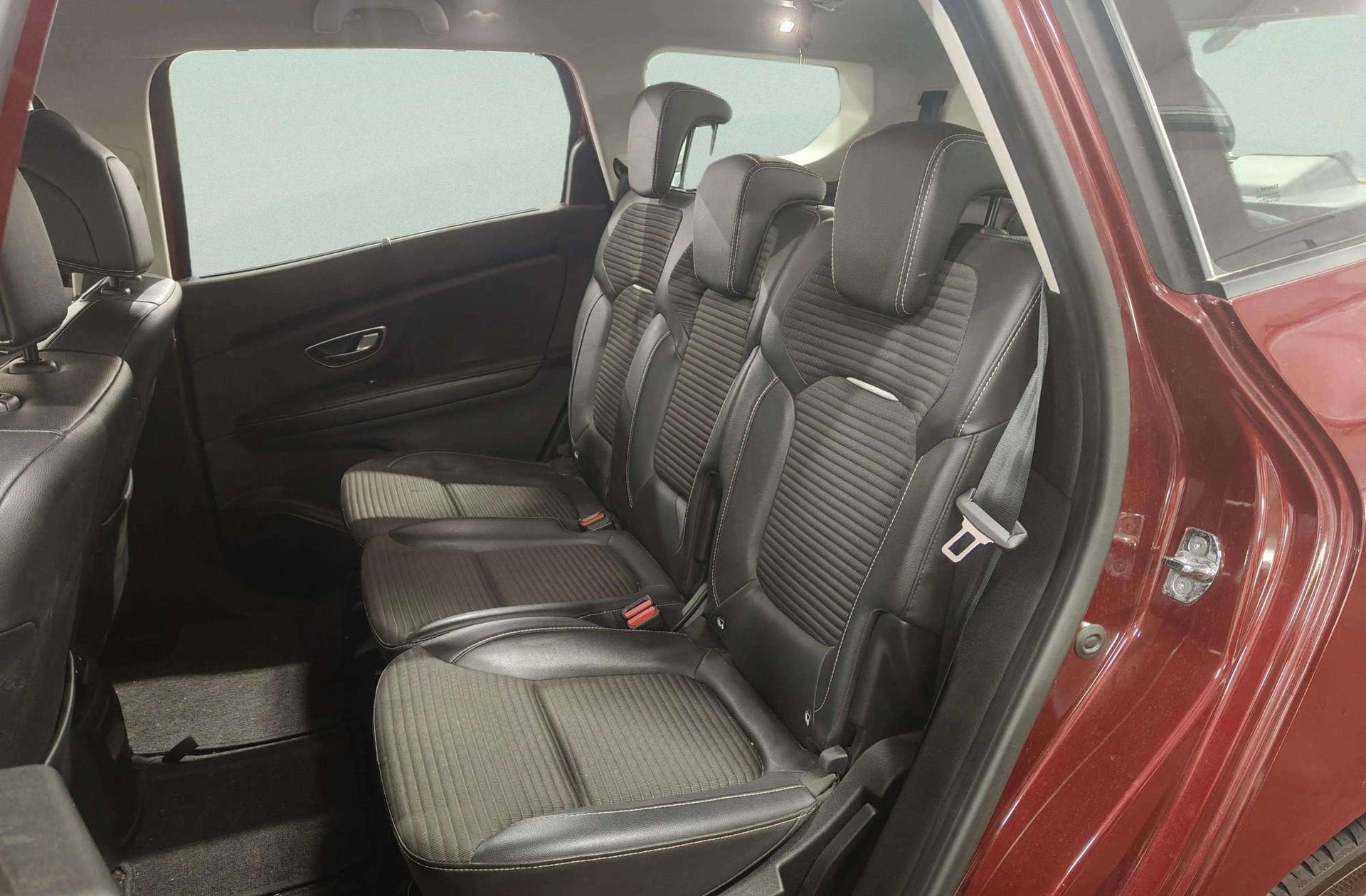 Renault Grand Scénic Zen TCe EDC GPF 7 plazas - foto 13
