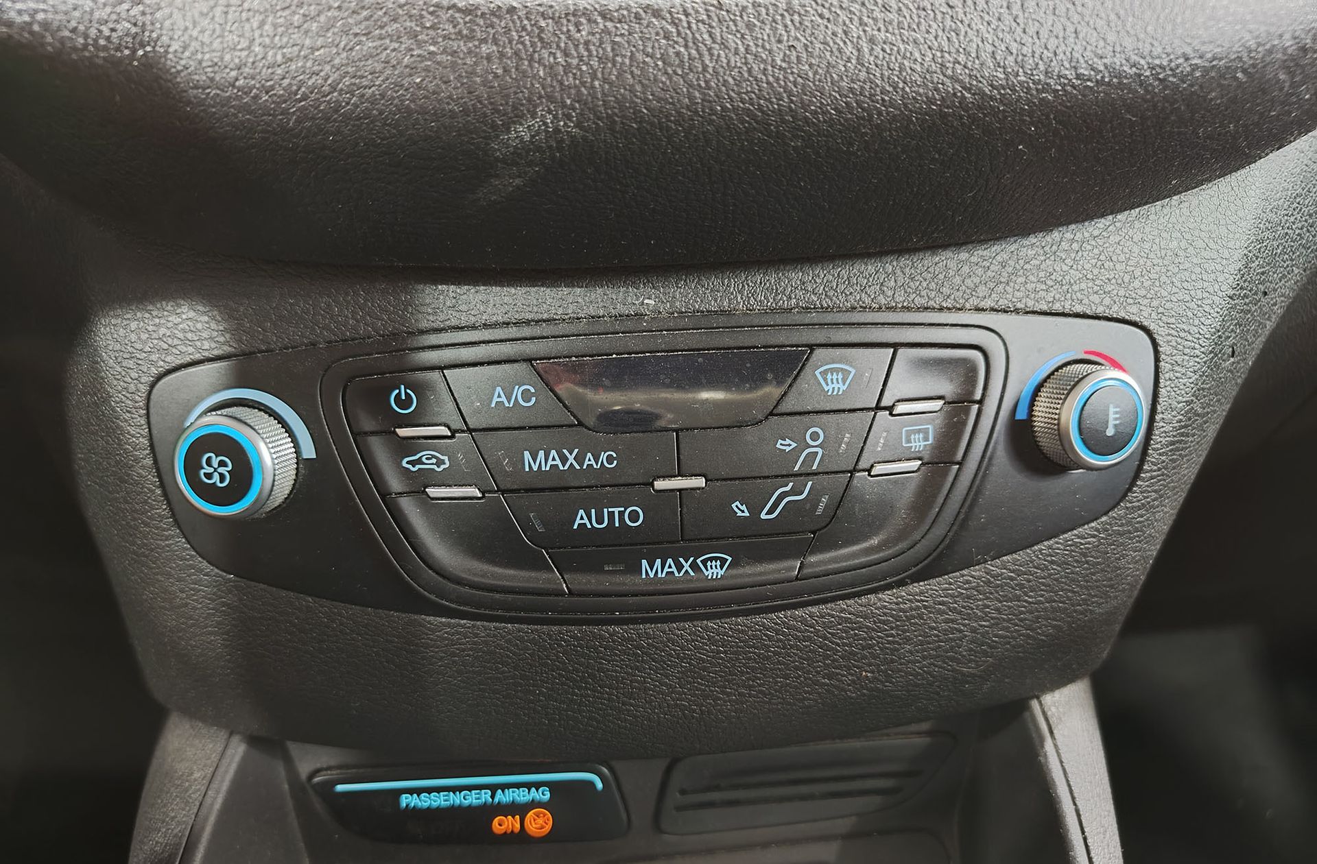 Ford Tourneo Courier 1.0 EcoBoost Titanium - foto 24