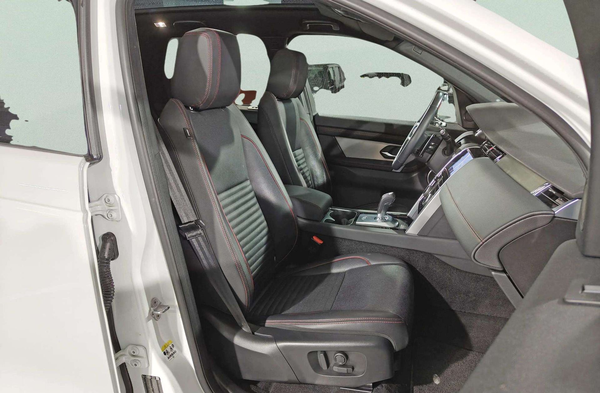 Land Rover Discovery Sport 2.0D TD4 MHEV R-Dynamic S AWD - foto 27