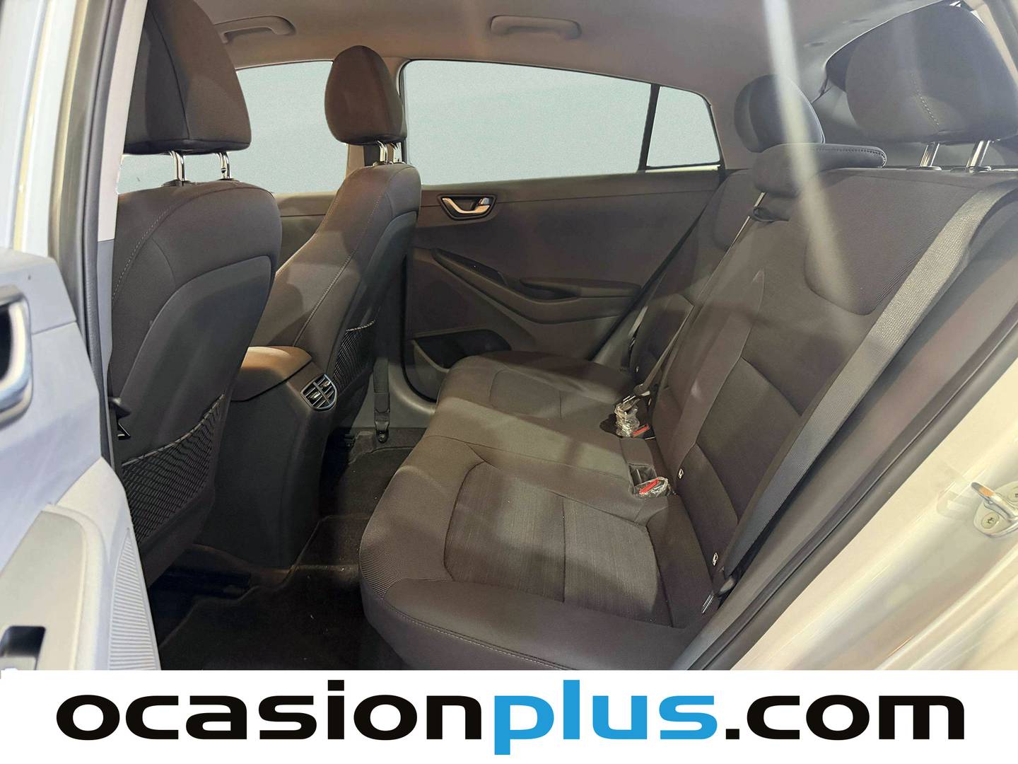 Foto asientos traseros Hyundai IONIQ Hyundai Ioniq 1.6 GDI HEV Tecno DT (141 CV)