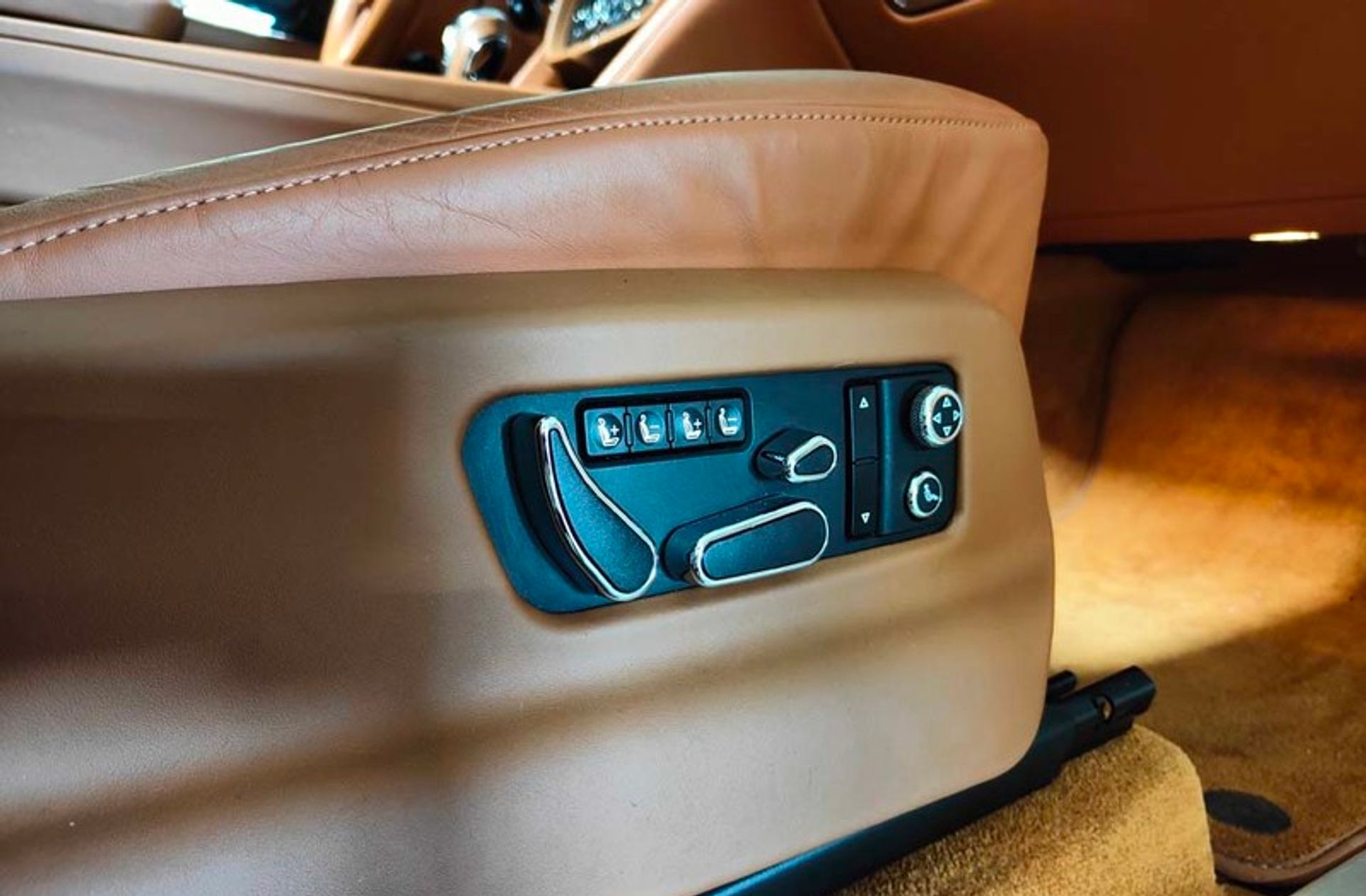 Bentley Bentayga 3.0 Hybrid 4WD - foto 39