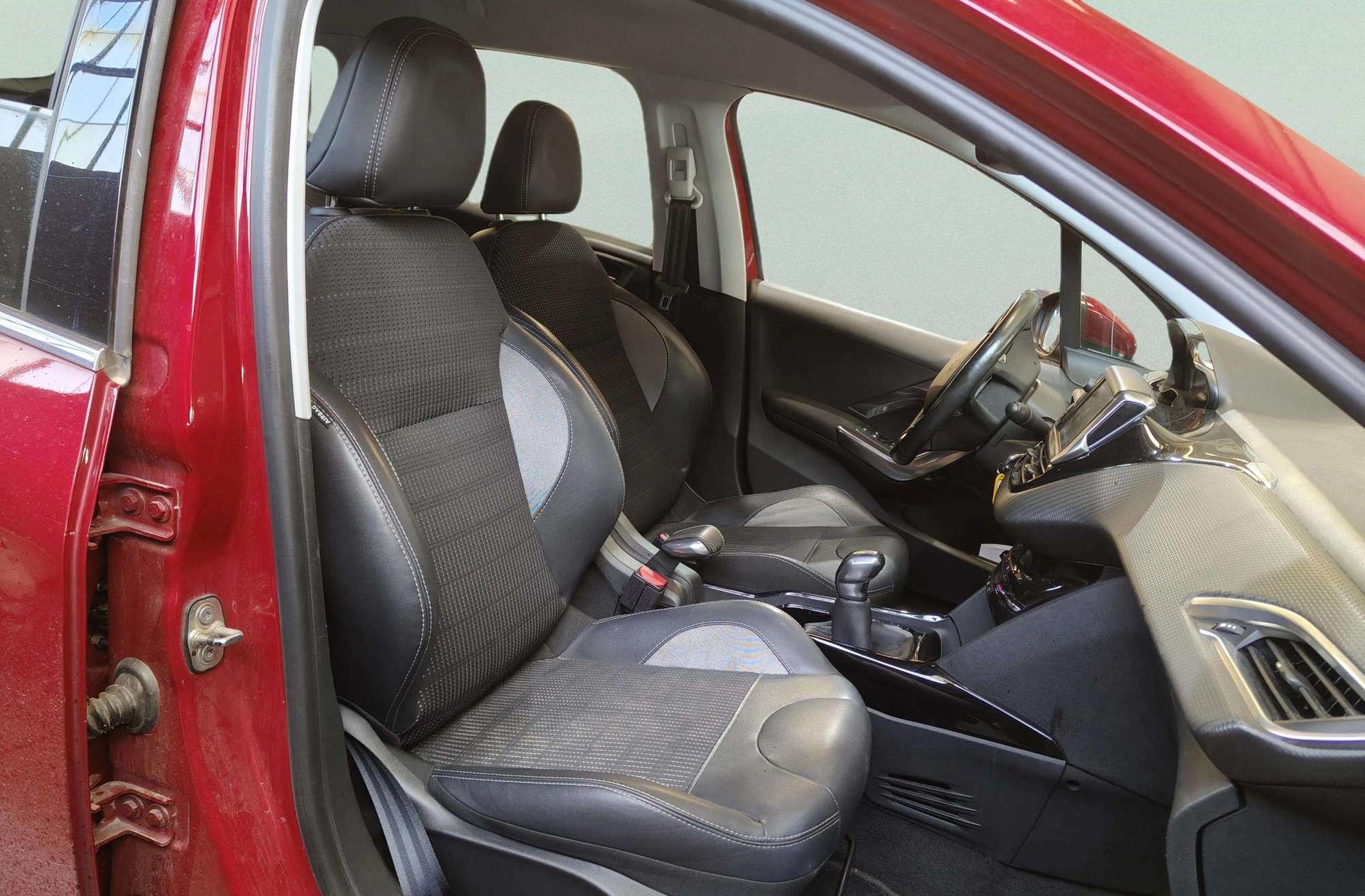 Peugeot 2008 BlueHDi 100 Allure - foto 18