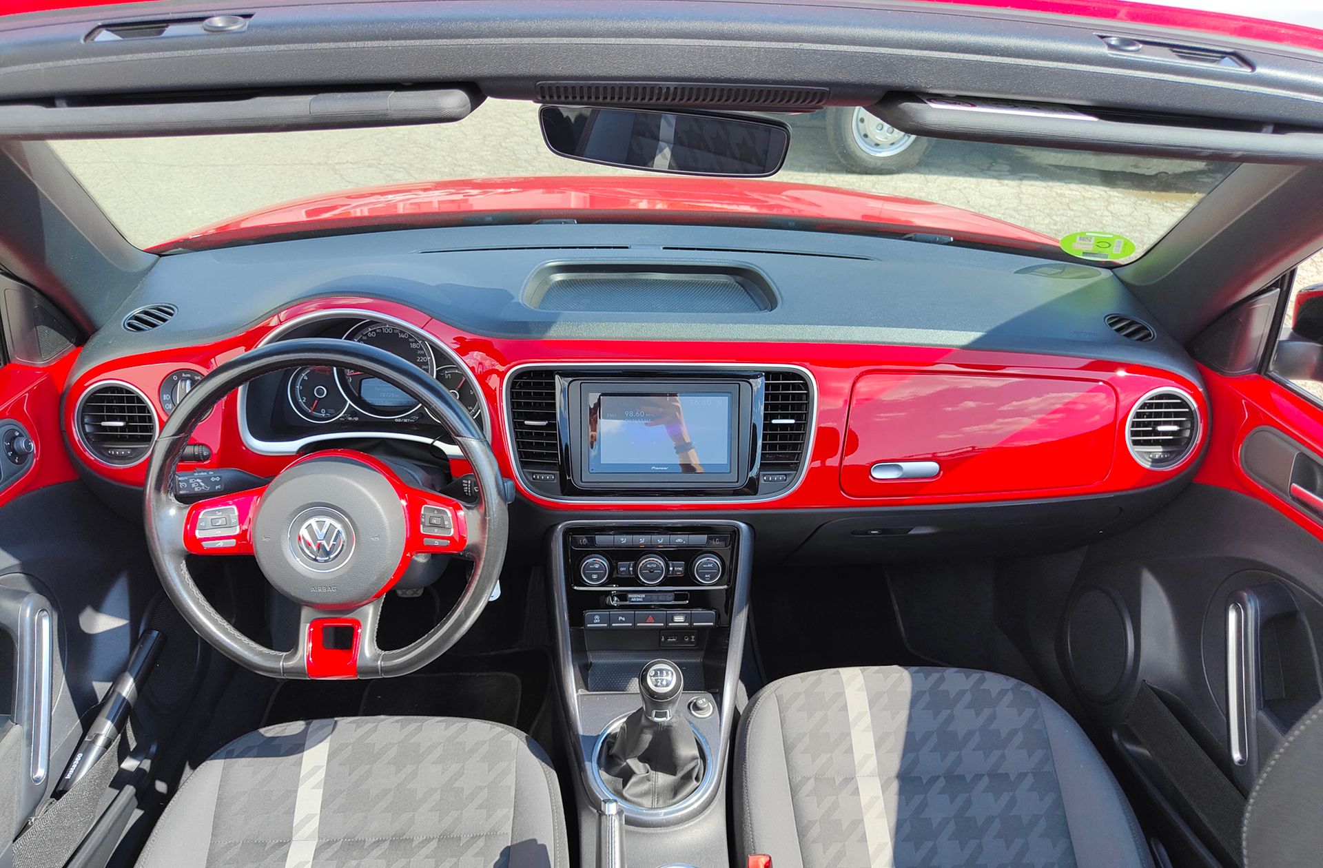 Volkswagen Beetle Cabrio Design 2.0 TDI BMT - foto 7