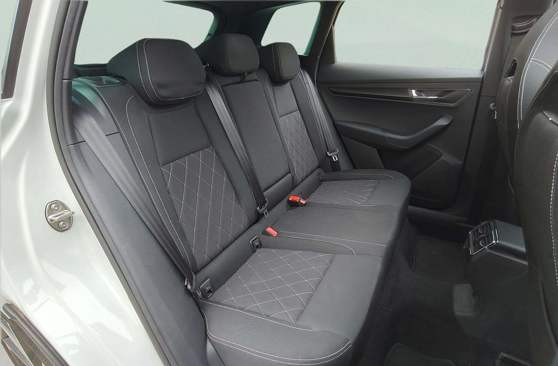 Škoda Karoq 1.5 TSI ACT Sportline - foto 20