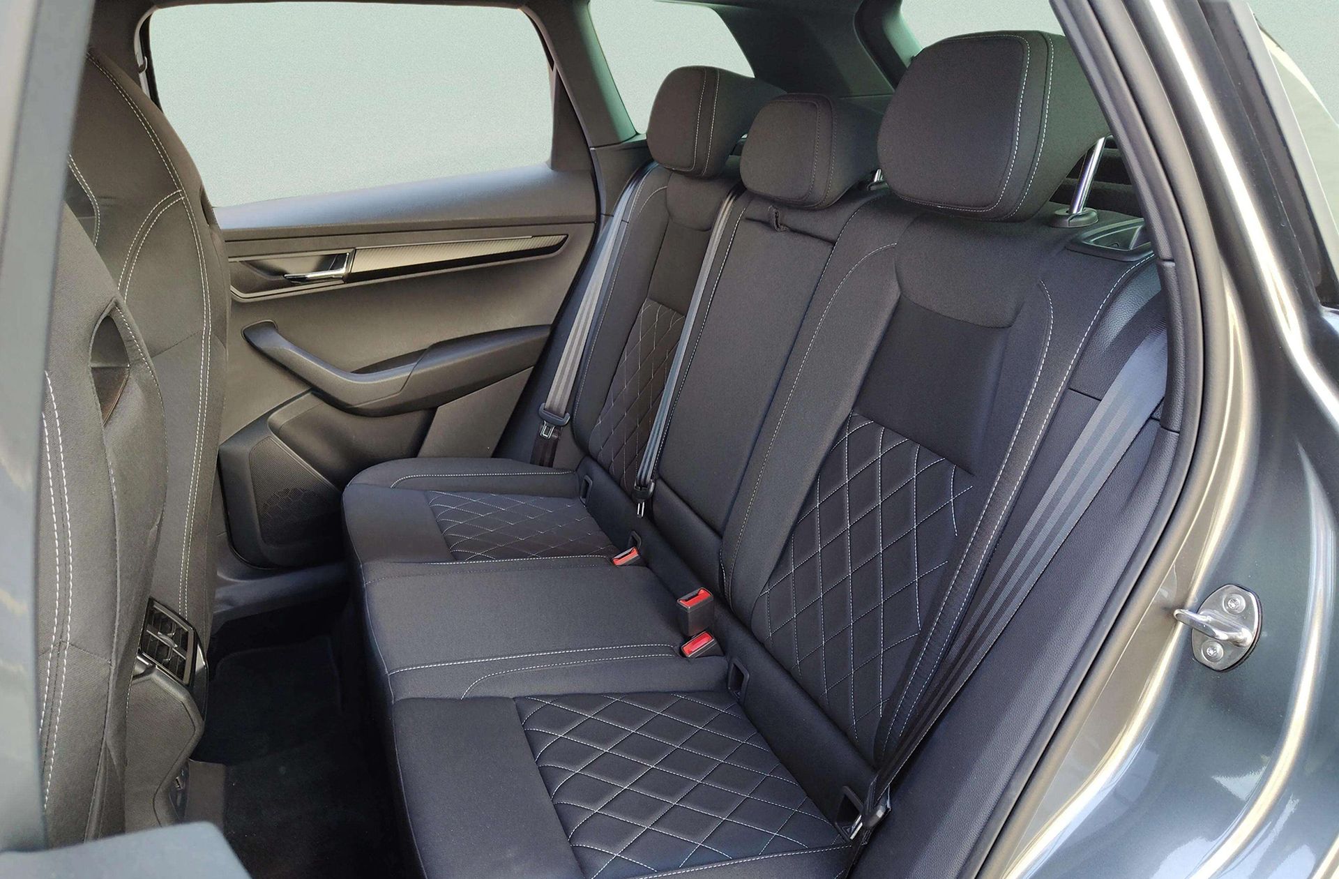 Škoda Karoq 1.5 TSI ACT Sportline DSG - foto 11