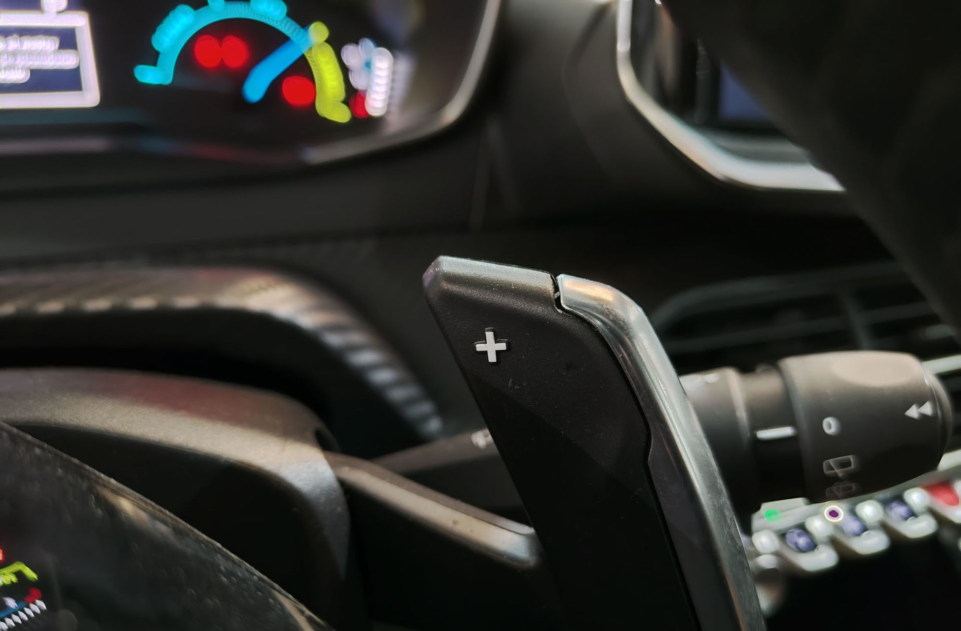 Peugeot 208 Style Hybrid 100 eDCS6 - foto 24