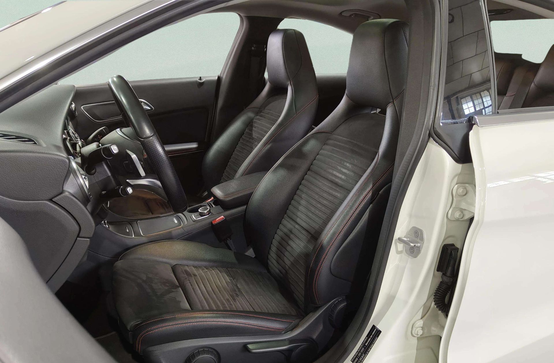 Mercedes-Benz CLA 200 d Pack AMG - foto 13