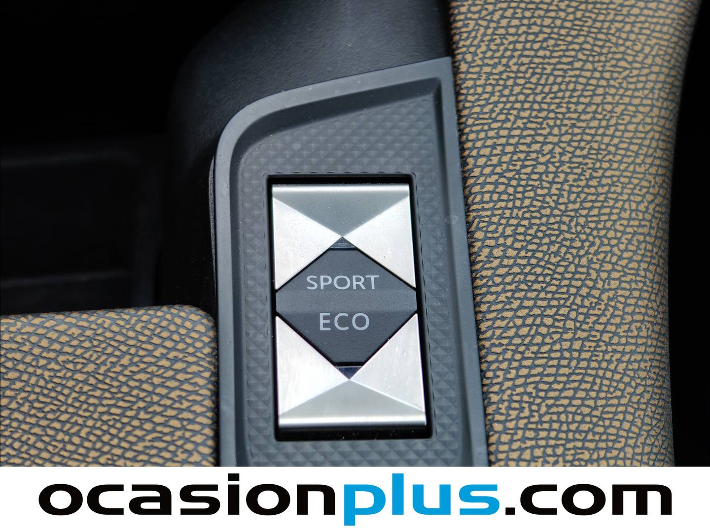 Foto DS DS 7 Crossback DS DS7 Crossback BlueHDi 130 DE Bastille + AT (130 CV)