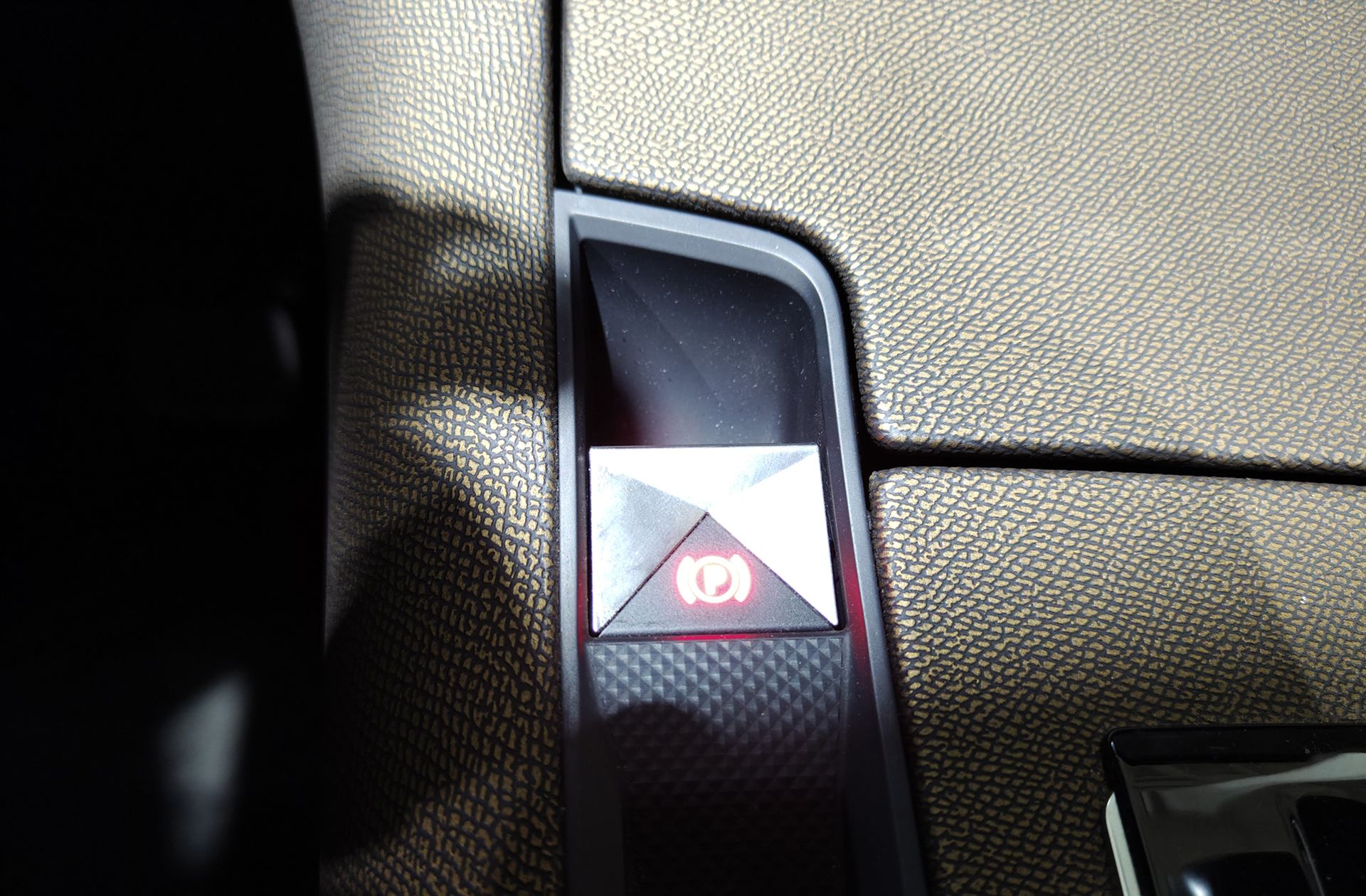 DS DS 7 Crossback PureTech 180 Bastille+ - foto 32
