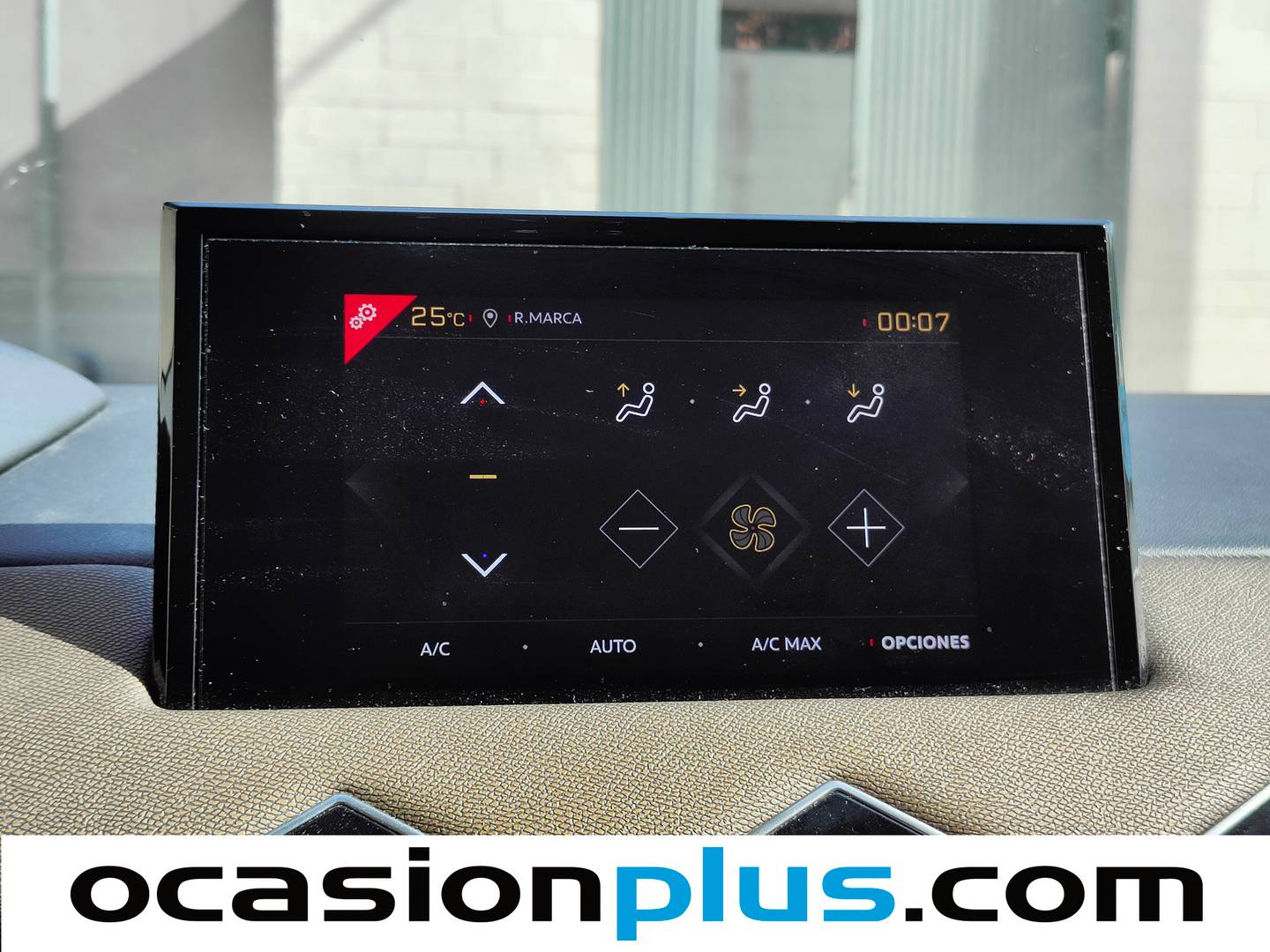 Foto DS DS 3 Crossback DS DS3 BlueHDi 130 So Chic Auto  (131 CV)