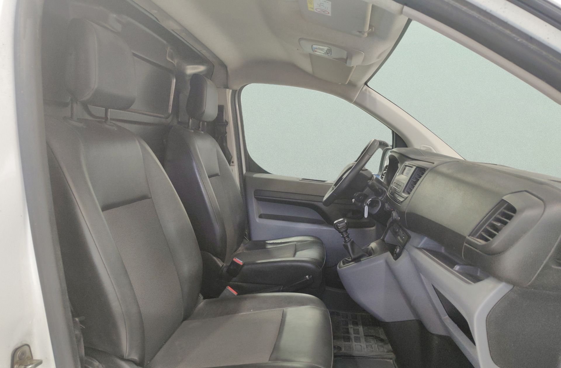 Peugeot Expert Furgon BlueHDi 120 Pro Standard - foto 12