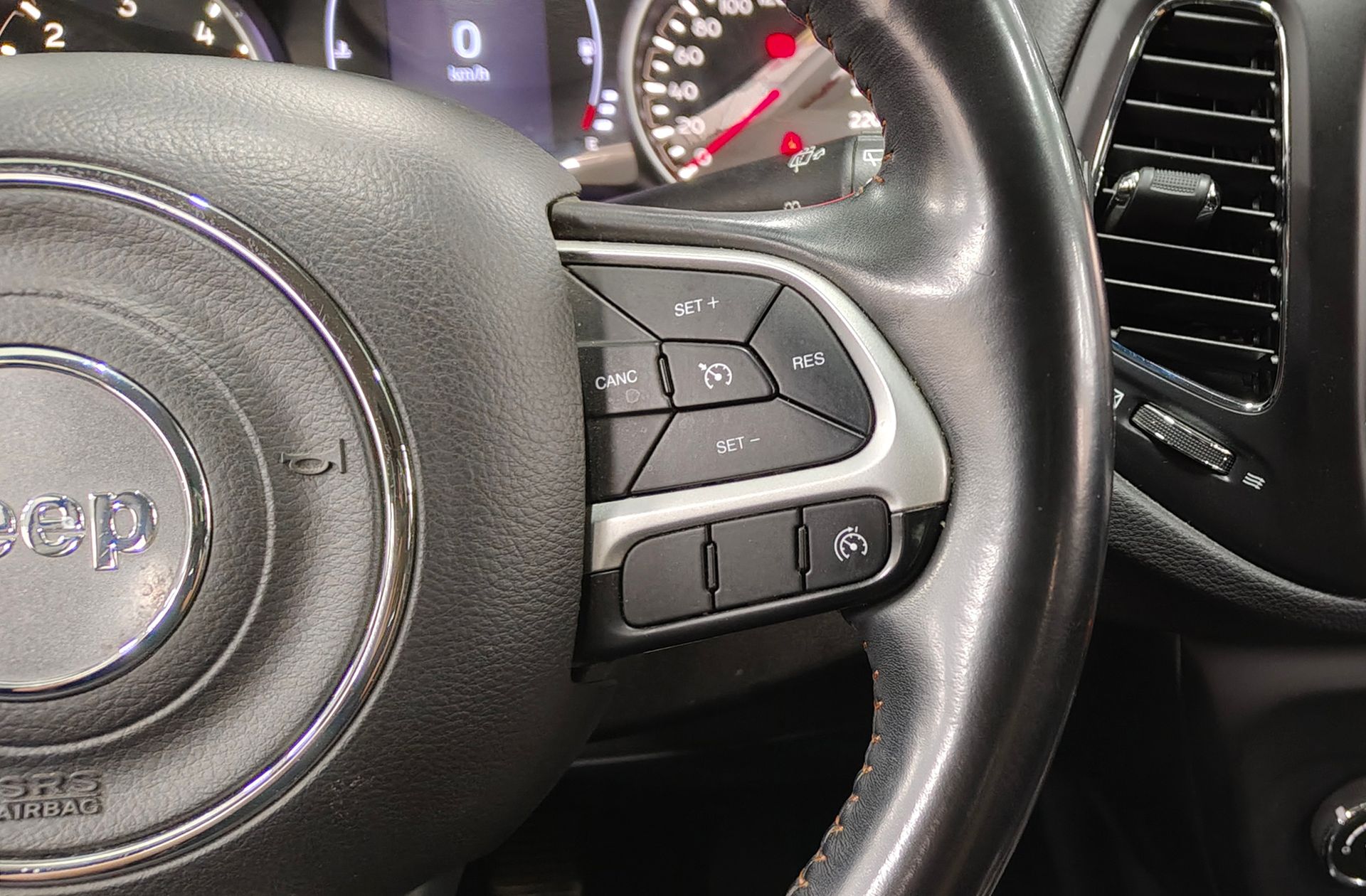 Jeep Compass 1.6 MultiJet Longitude 4x2 - foto 25