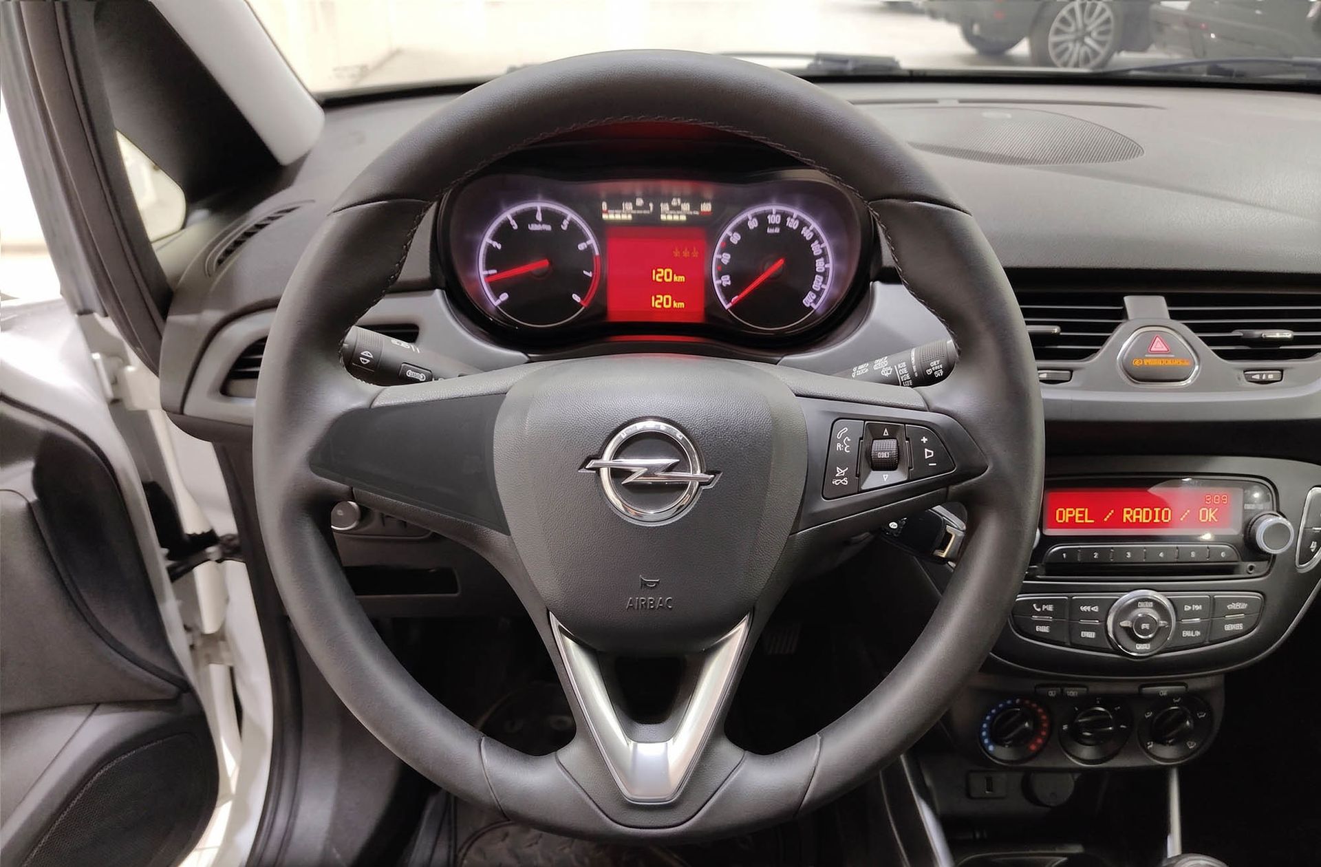 Opel Corsa 1.4 Expression - foto 17