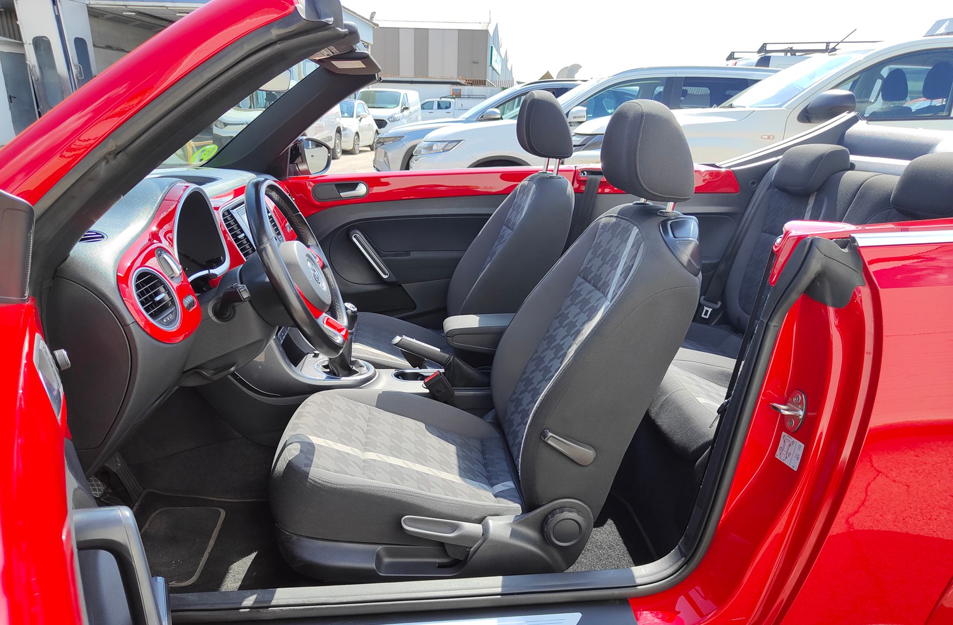 Volkswagen Beetle Cabrio Design 2.0 TDI BMT - foto 9
