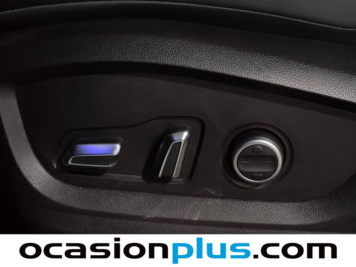 Accesorios del EBRO S800 EBRO S800 1.6 TGDI Premium DCT (147 CV) 7 Plazas