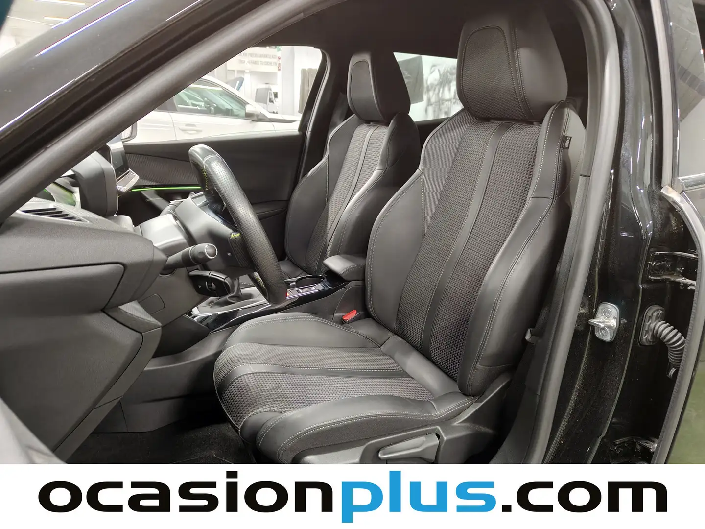 Foto Peugeot 2008 Peugeot 2008 PureTech 130 S&S GT (130 CV)