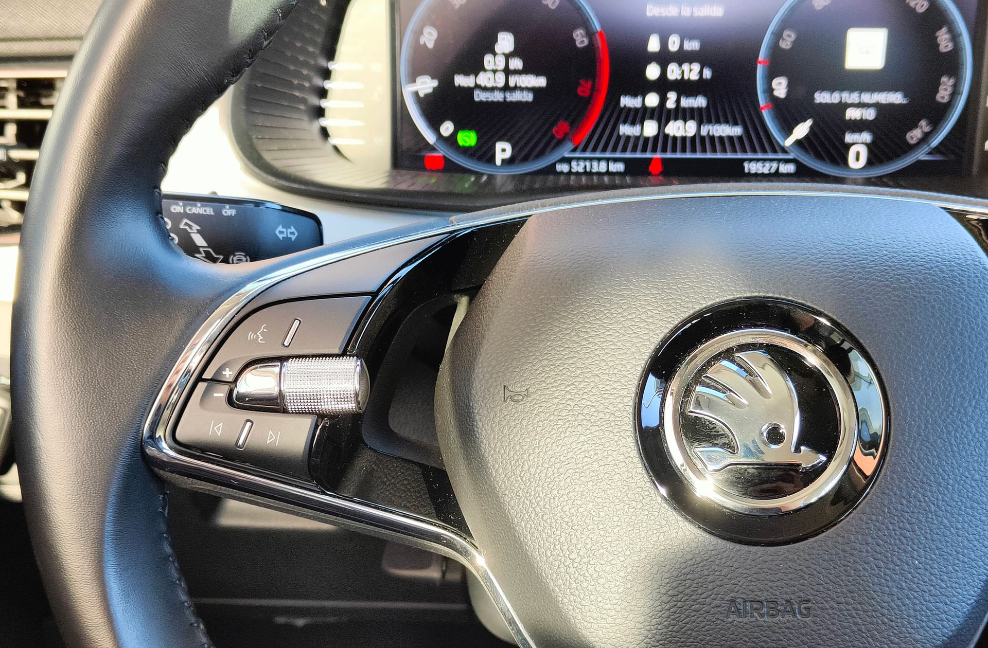 Škoda Kamiq 1.0 TSI Ambition DSG - foto 25