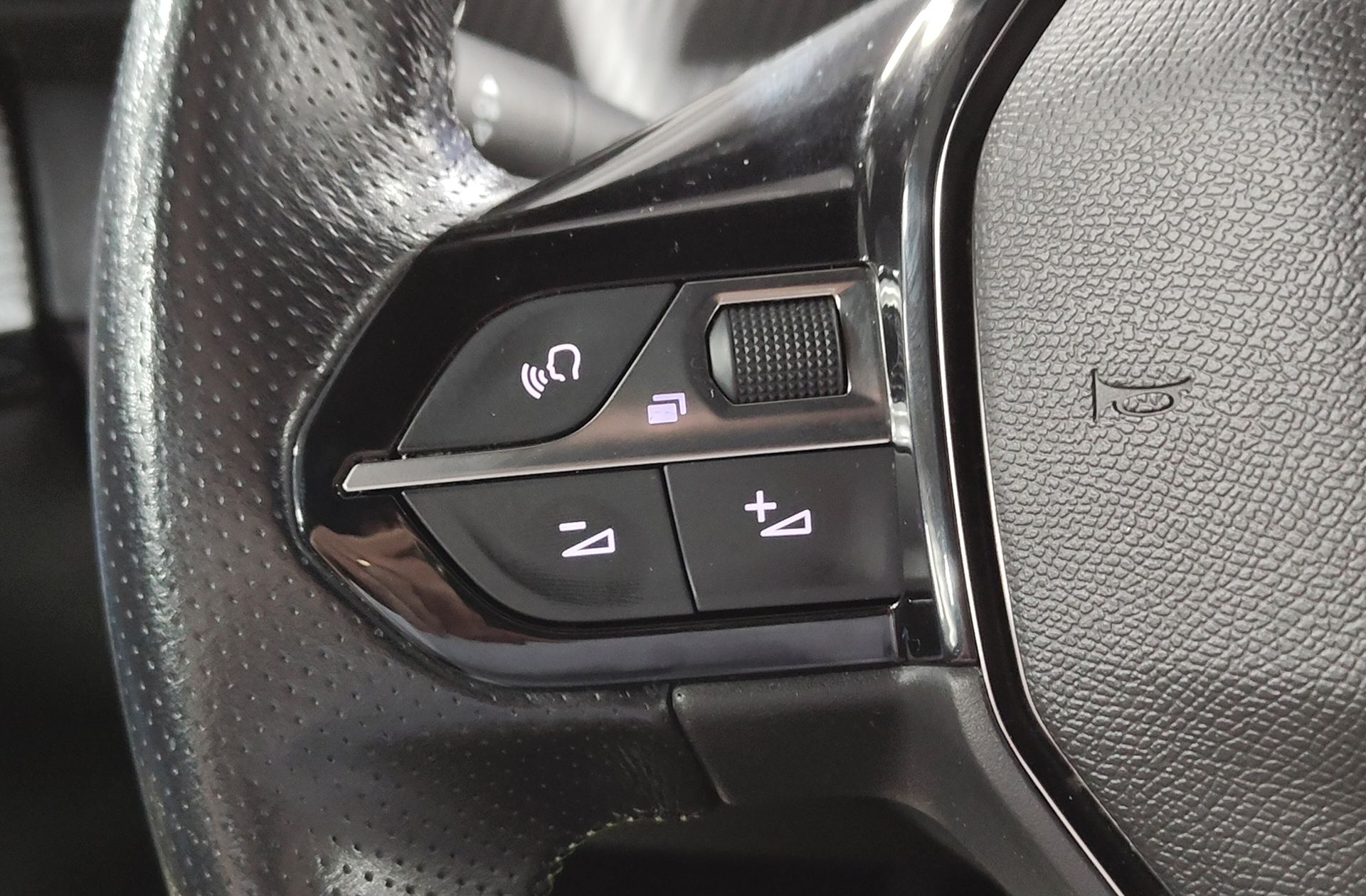 Peugeot 208 PureTech 100 GT Line - foto 32