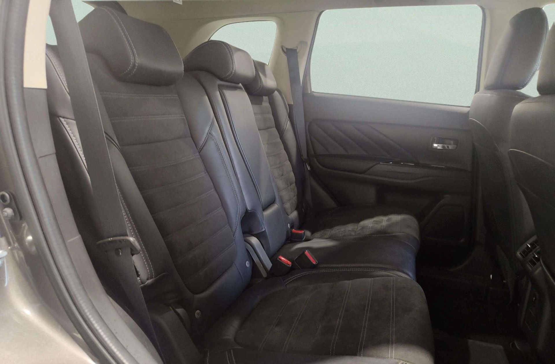 Mitsubishi Outlander 2.4 PHEV Kaiteki 4WD - foto 18