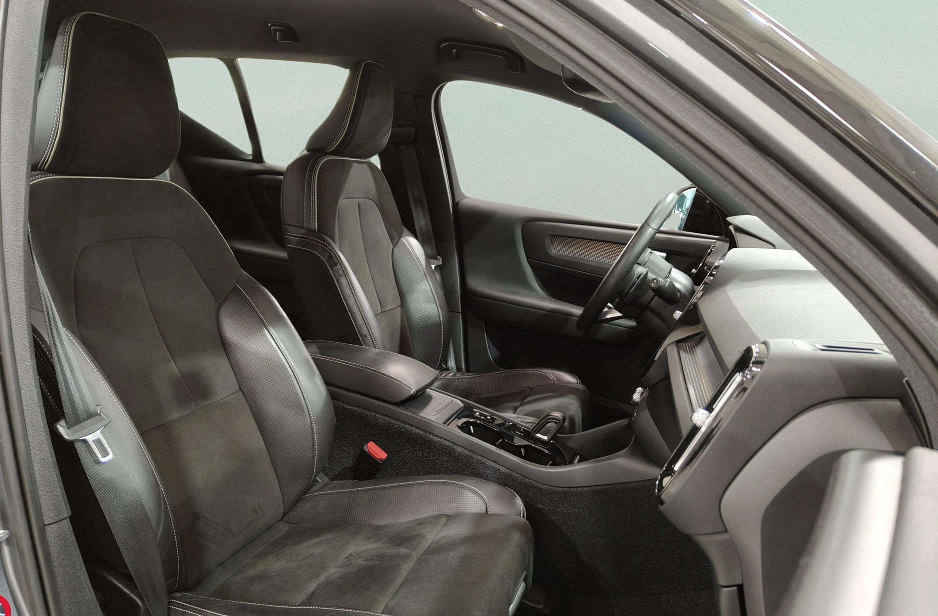 Volvo XC40 D4 R-Design AWD - foto 19