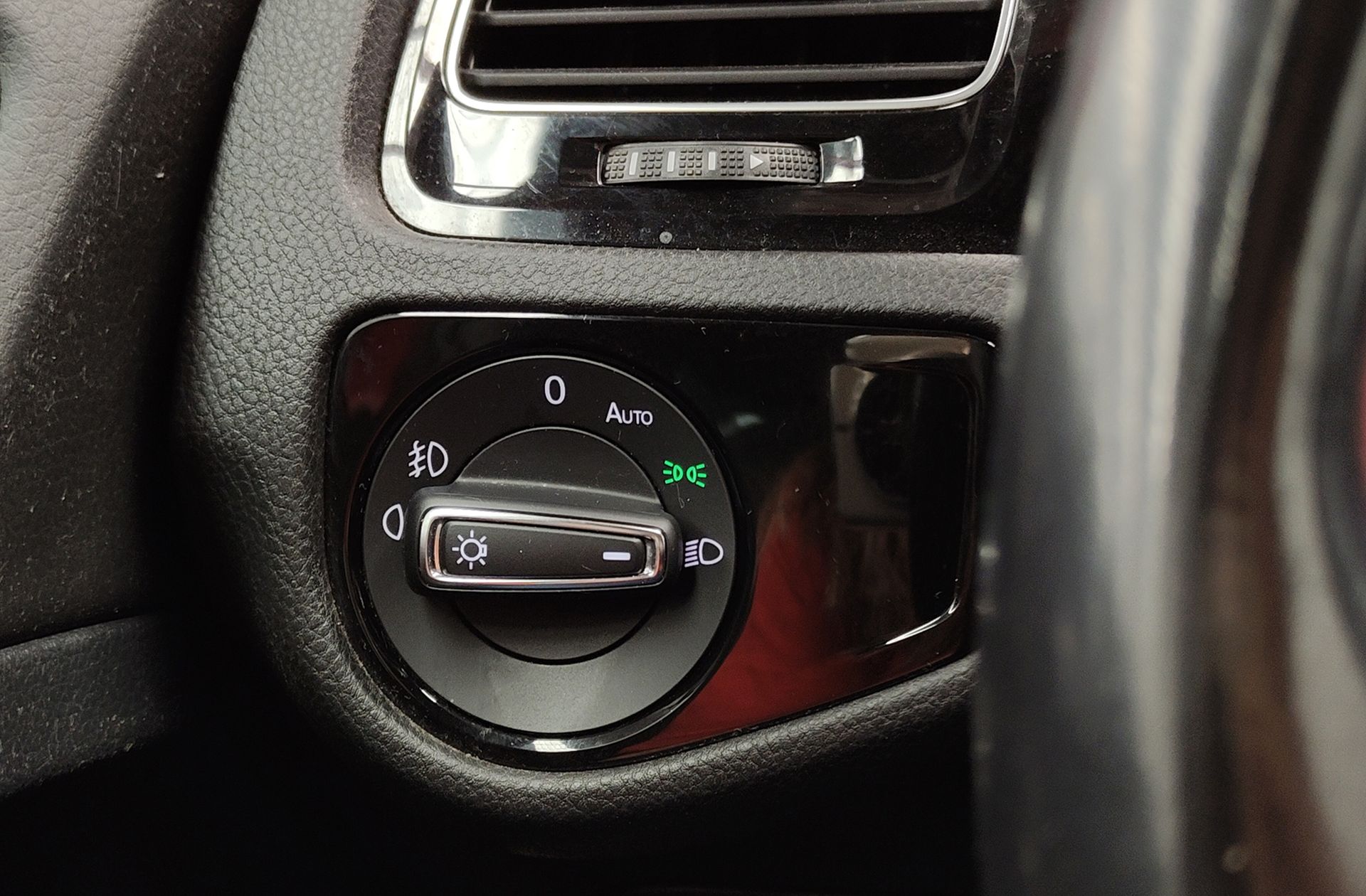 Volkswagen Golf GTI 2.0 TSI DSG - foto 32
